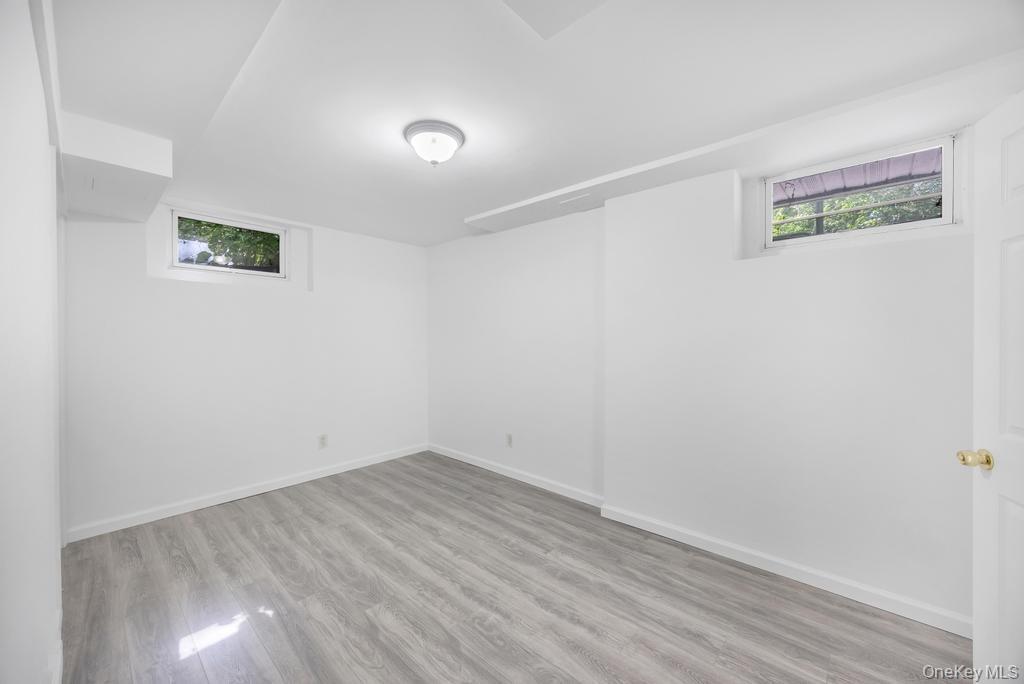 Single Family Oak  Suffolk County, NY 11720, MLS-919425-34