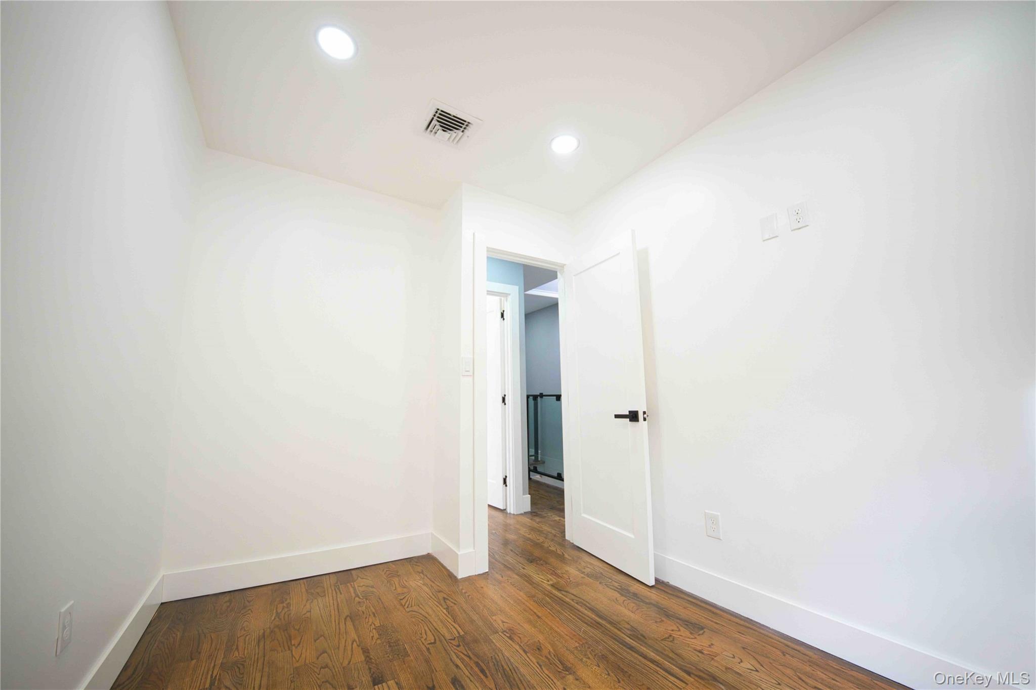 Single Family Avenue M  Brooklyn, NY 11234, MLS-919430-26