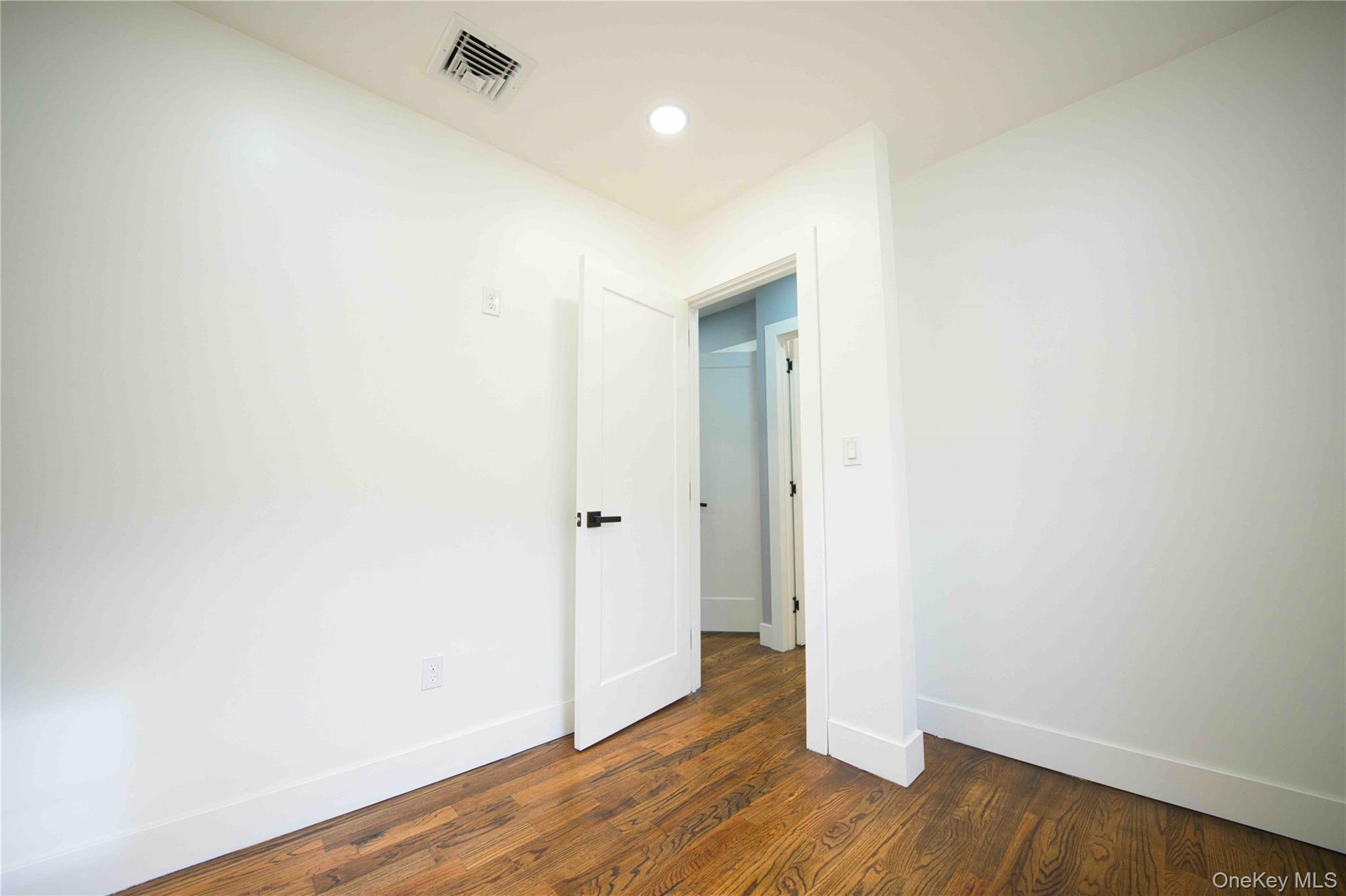 Single Family Avenue M  Brooklyn, NY 11234, MLS-919430-28