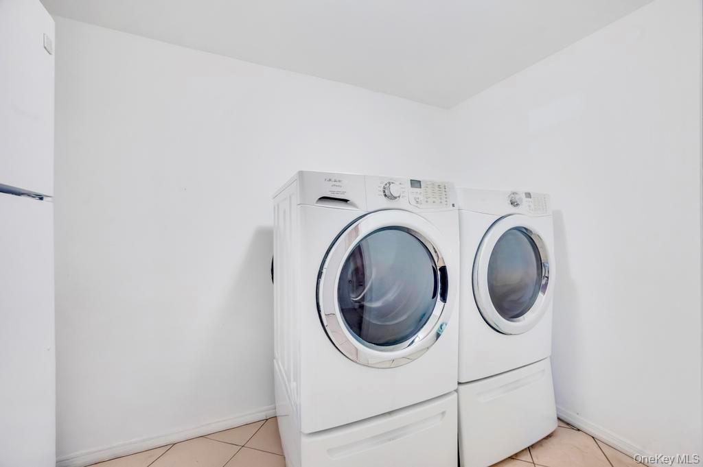 Single Family Prince Nassau County, NY 11040, MLS-919436-19