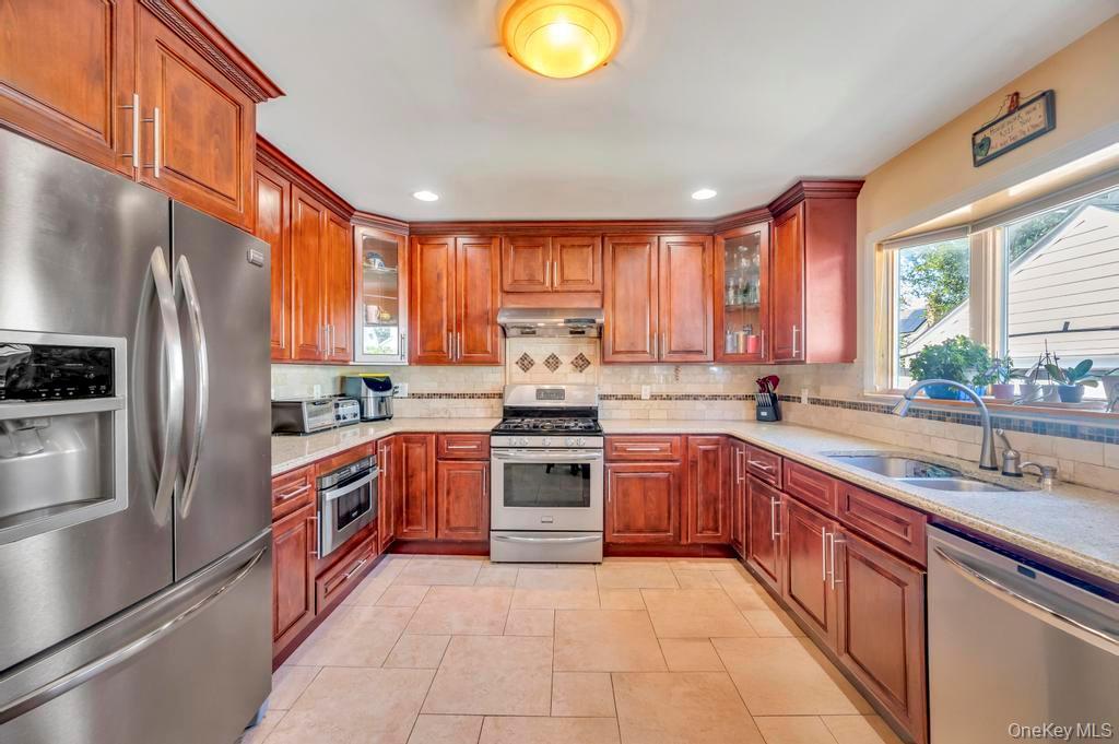 Single Family Prince Nassau County, NY 11040, MLS-919436-6