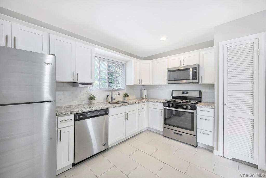 Single Family Bergen  Suffolk County, NY 11776, MLS-919446-10