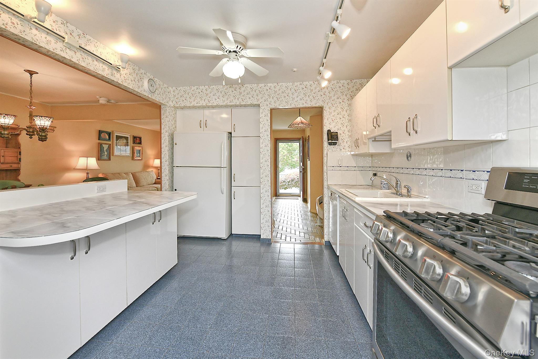 Single Family Halcourt  Nassau County, NY 11803, MLS-919549-11