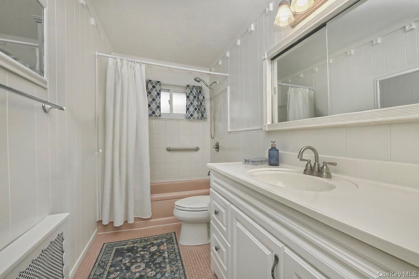 Single Family Halcourt  Nassau County, NY 11803, MLS-919549-16