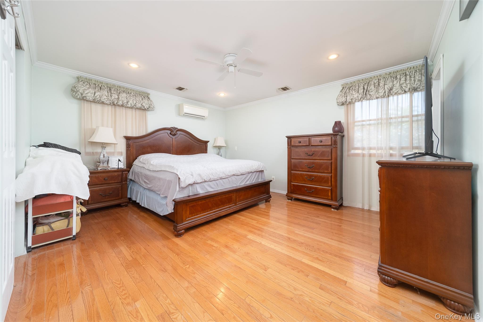 Single Family New York Suffolk County, NY 11747, MLS-919589-10