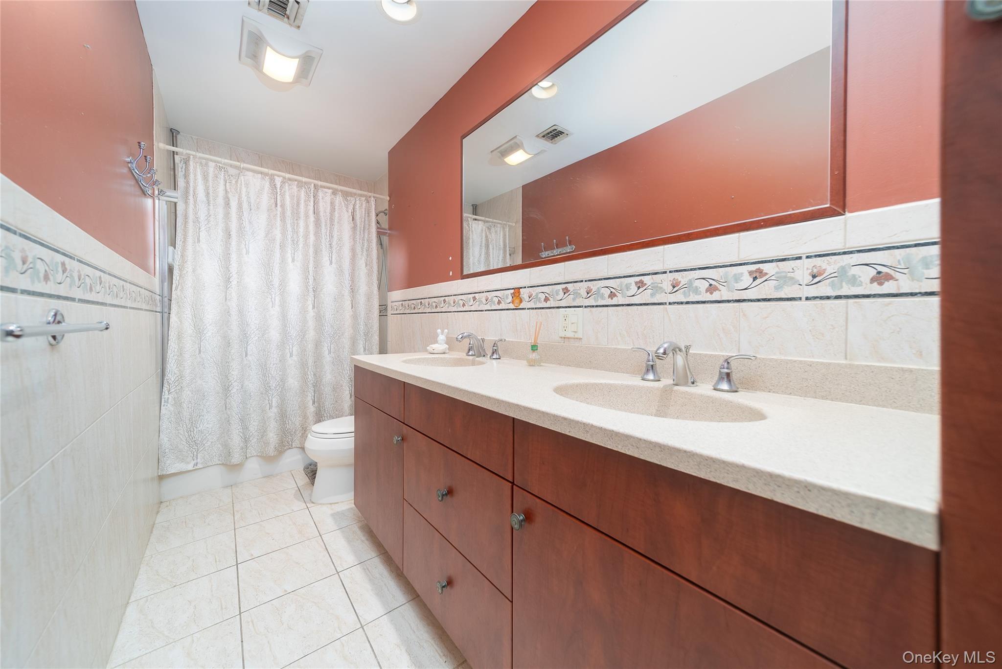 Single Family New York Suffolk County, NY 11747, MLS-919589-12