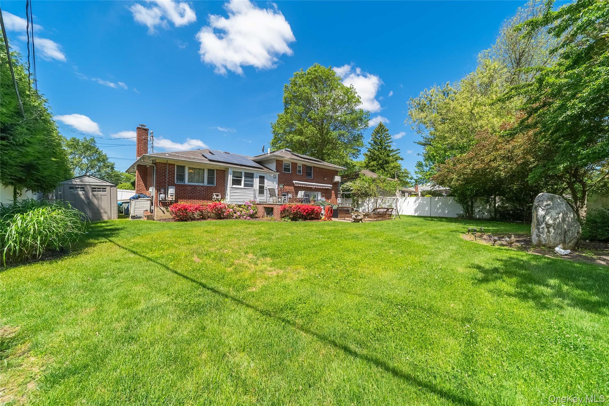 Single Family New York Suffolk County, NY 11747, MLS-919589-19