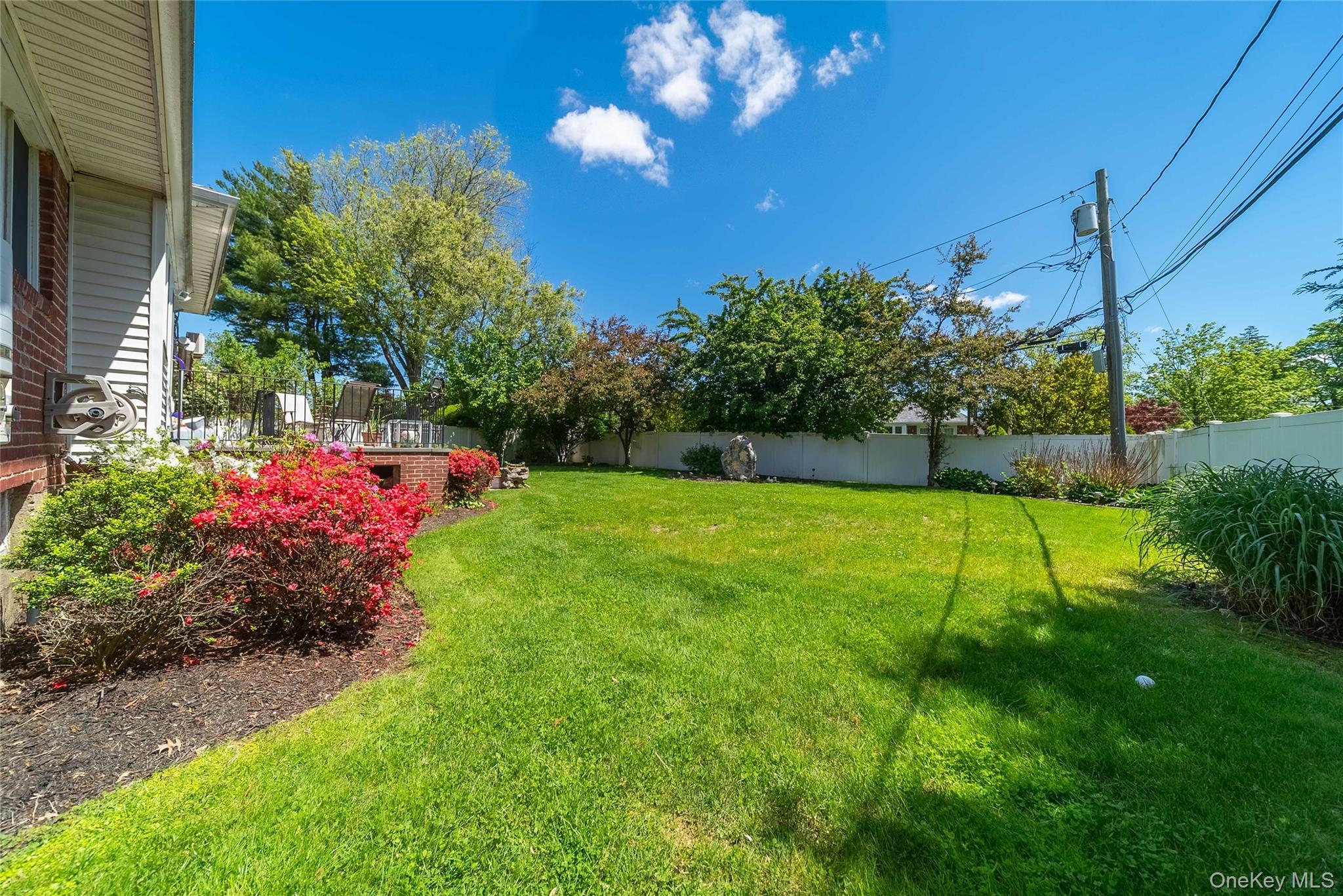 Single Family New York  Suffolk County, NY 11747, MLS-919589-22