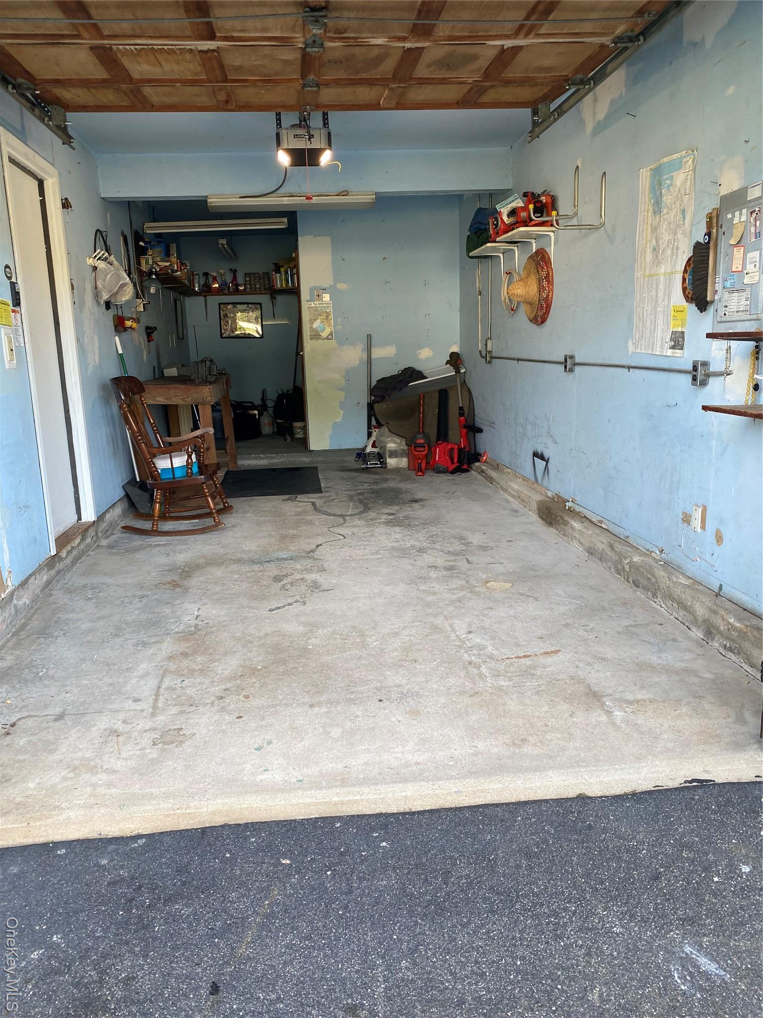 Single Family Woodhull  Suffolk County, NY 11776, MLS-919616-28