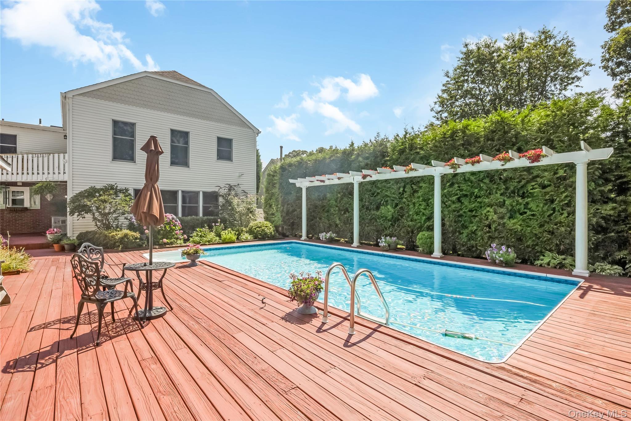 Single Family Village Line Road Suffolk County, NY 11702, MLS-919627-32