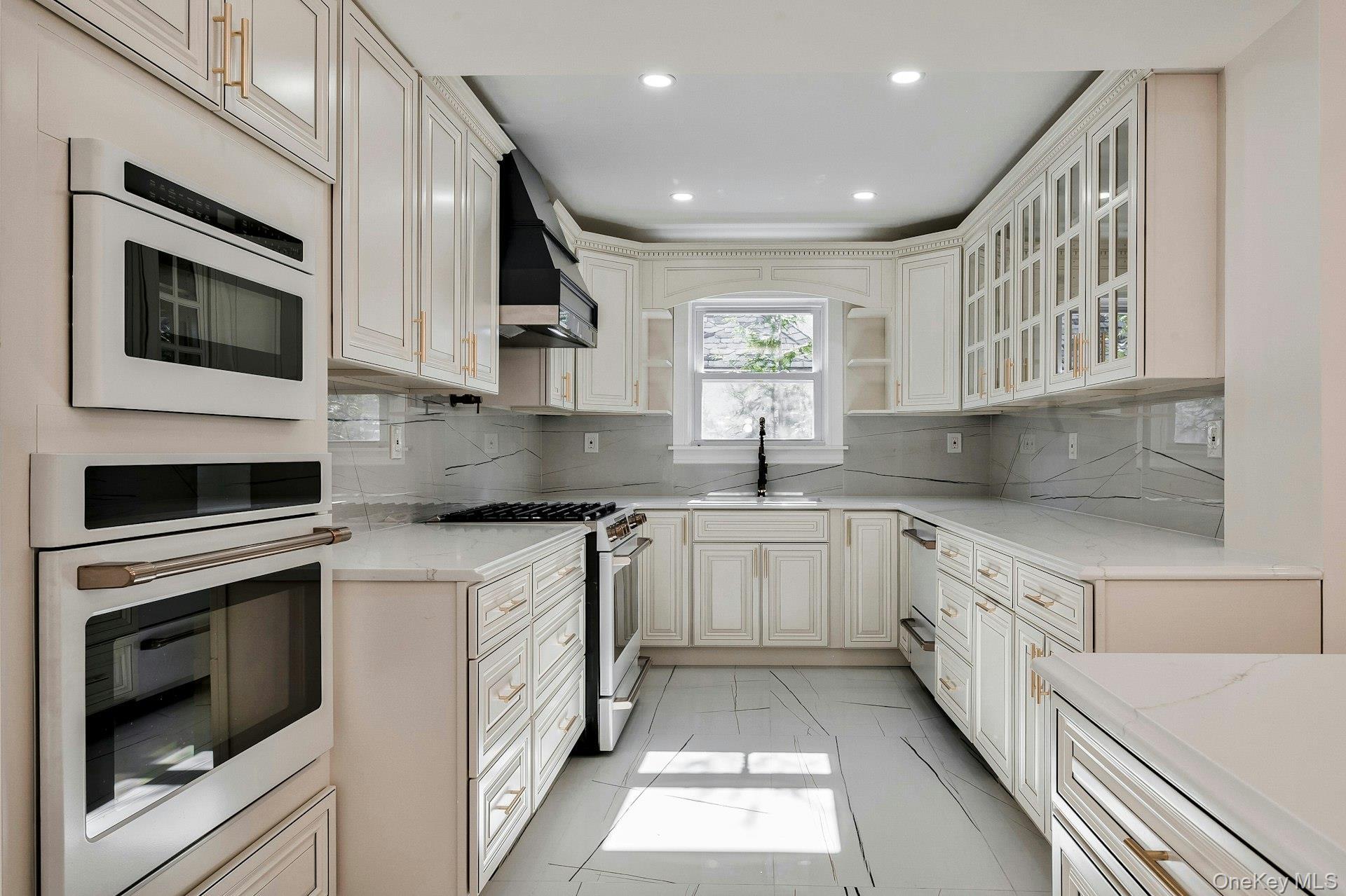 Single Family Long Nassau County, NY 11550, MLS-919692-19