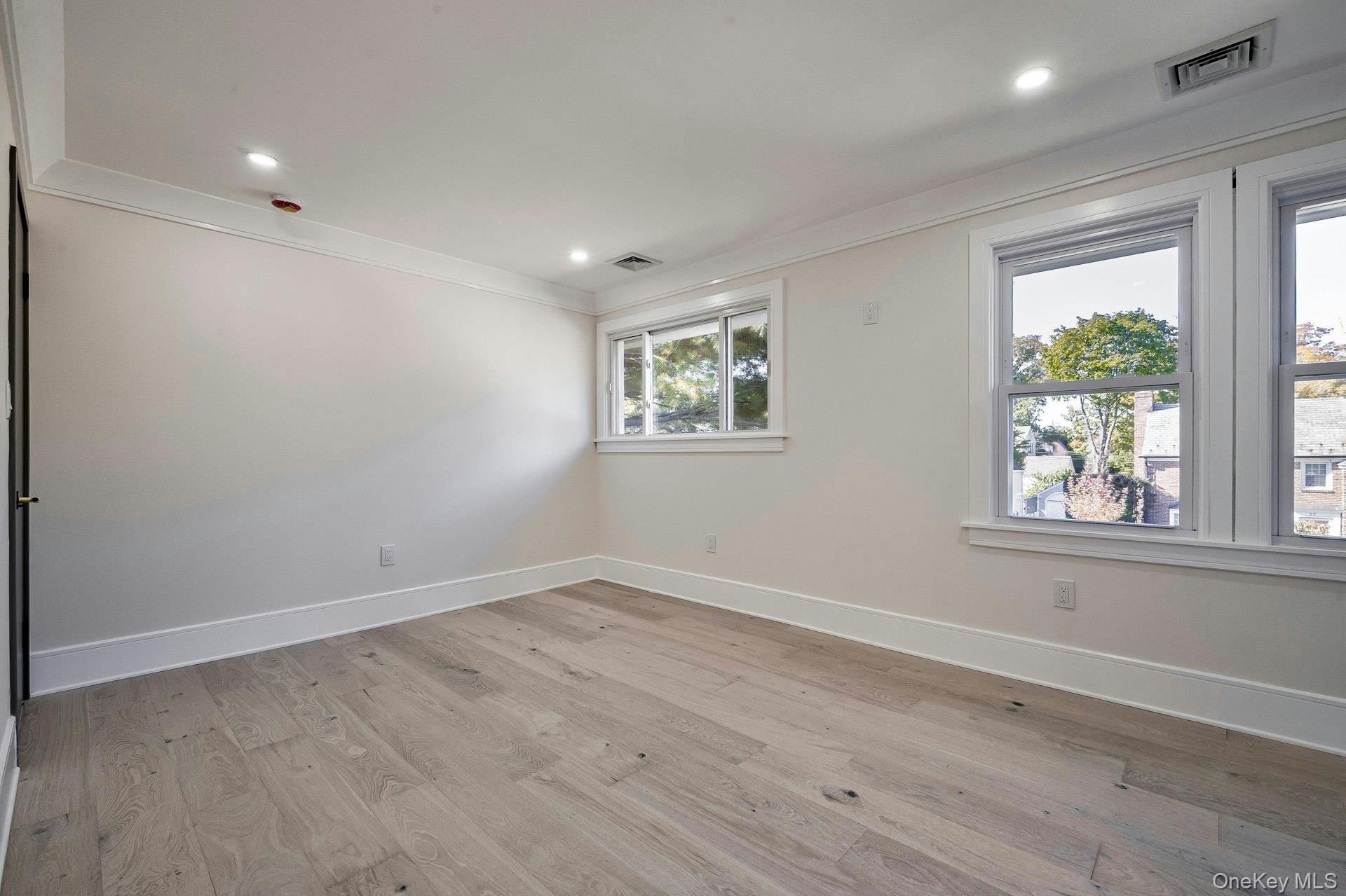 Single Family Long Nassau County, NY 11550, MLS-919692-32