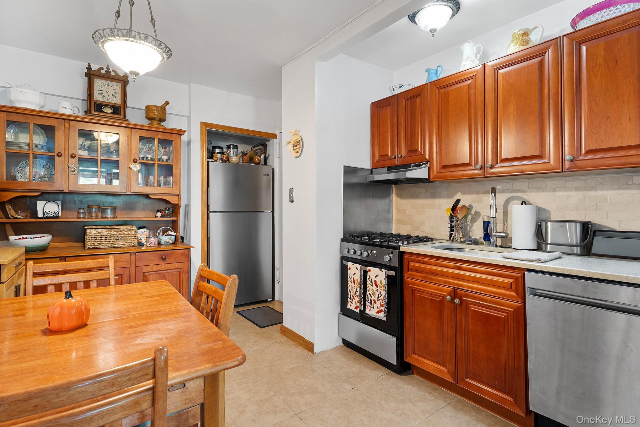 Coop Fort Hamilton  Brooklyn, NY 11209, MLS-919697-5