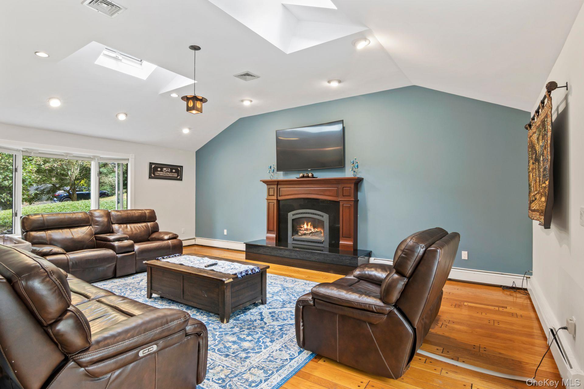 Single Family Bluebird Suffolk County, NY 11743, MLS-919701-15