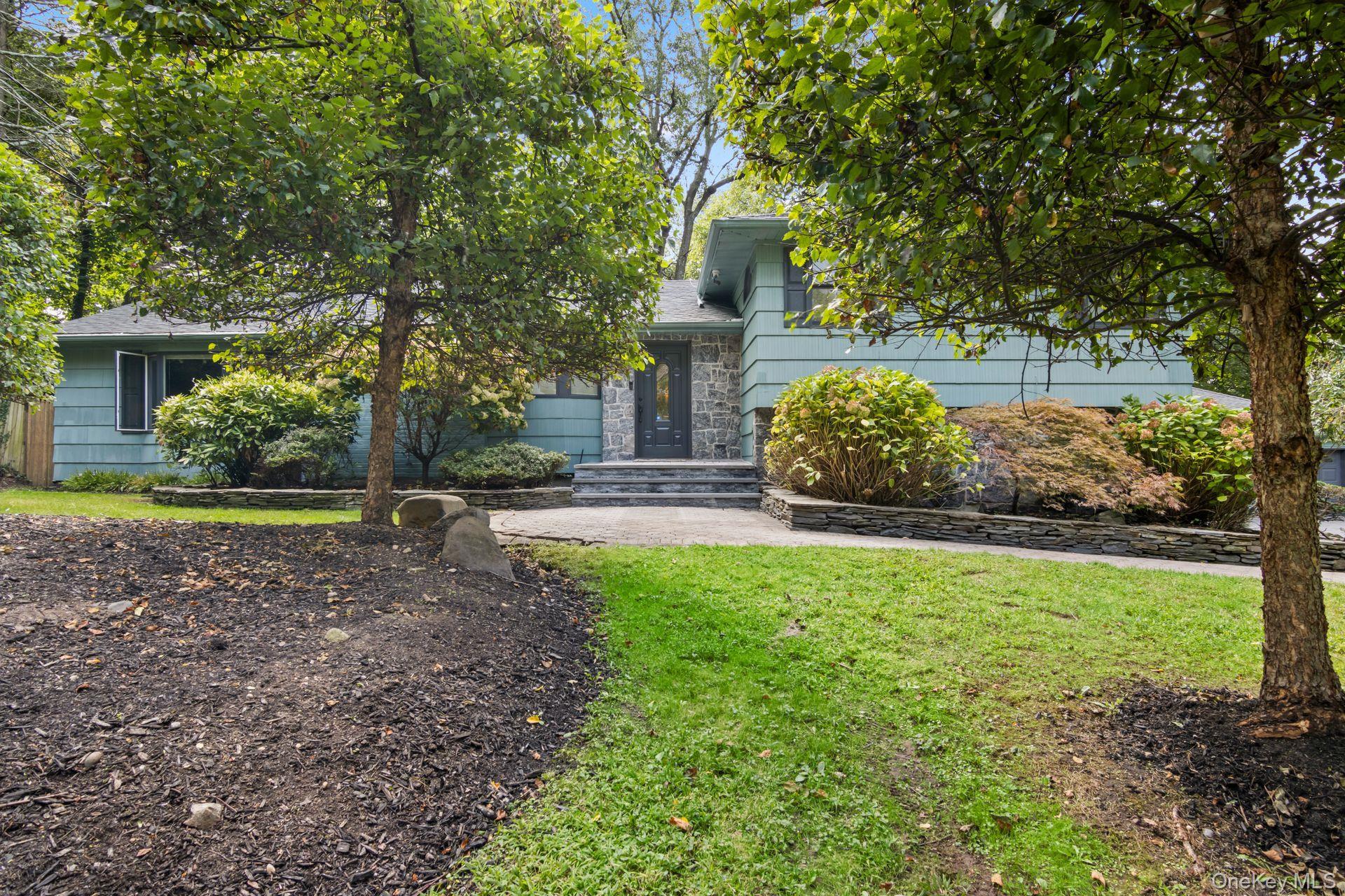 Single Family Bluebird Suffolk County, NY 11743, MLS-919701-2