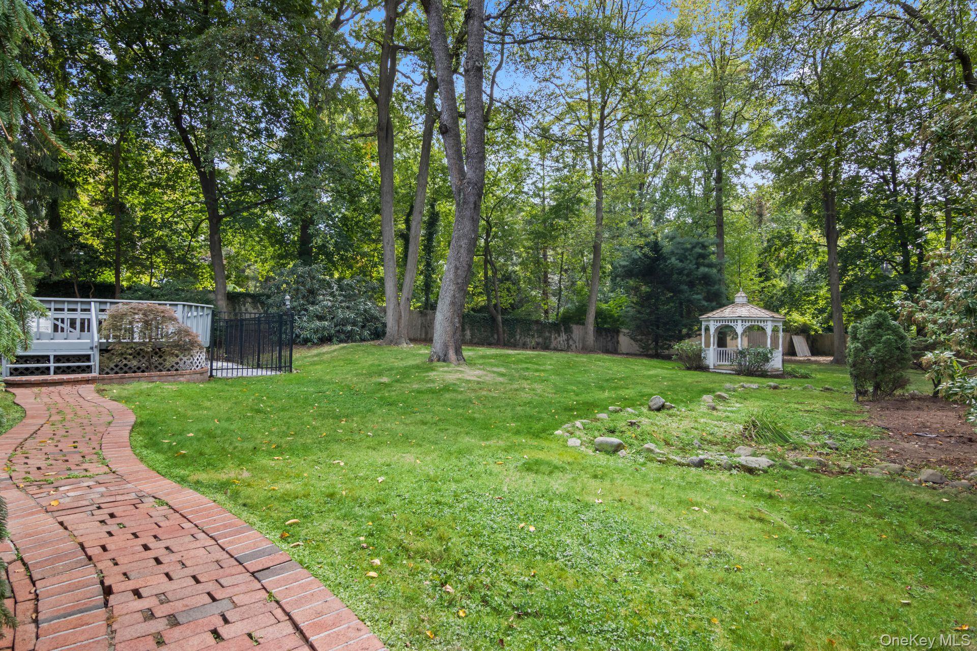 Single Family Bluebird Suffolk County, NY 11743, MLS-919701-22