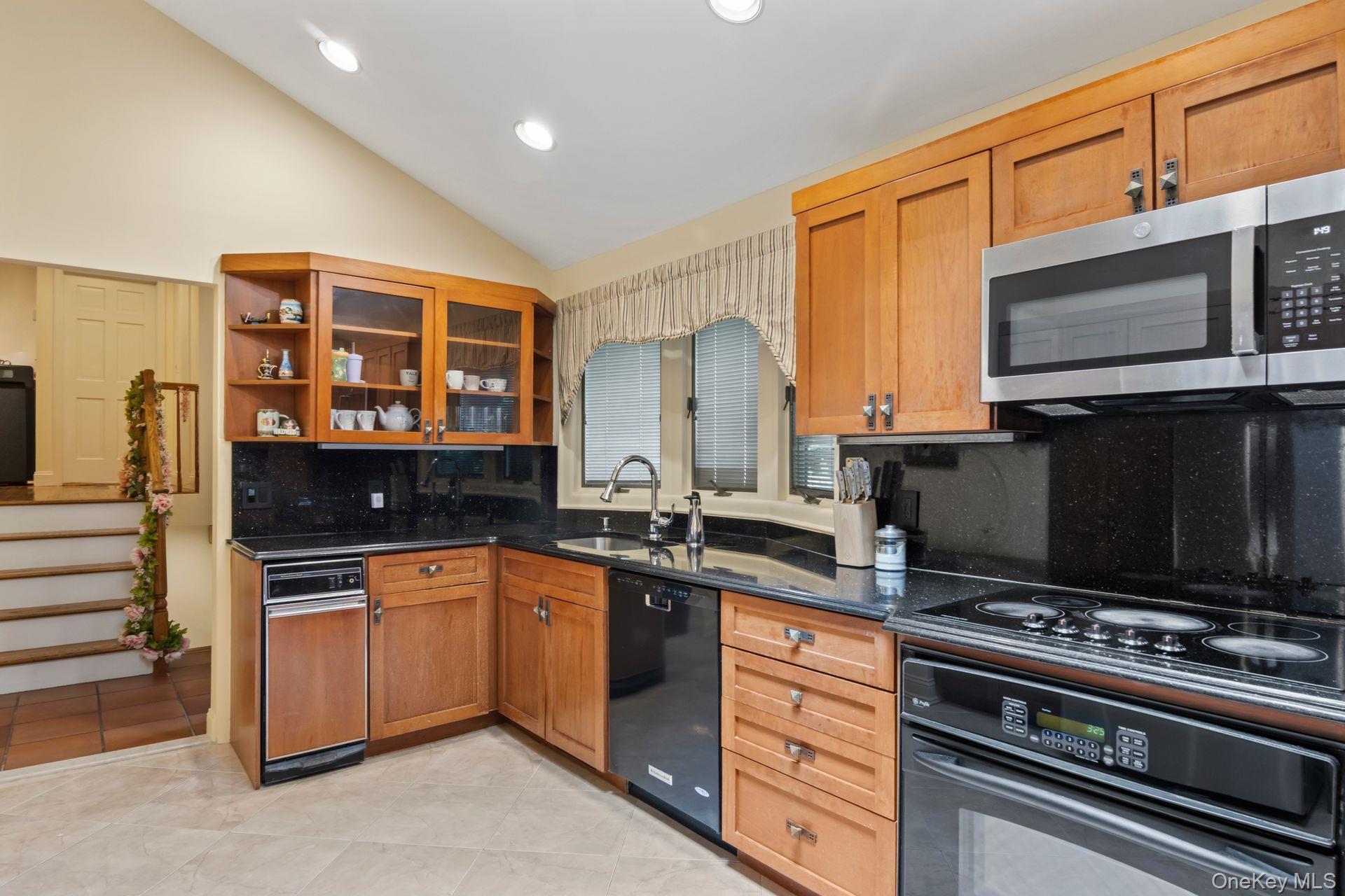 Single Family Bluebird Suffolk County, NY 11743, MLS-919701-27