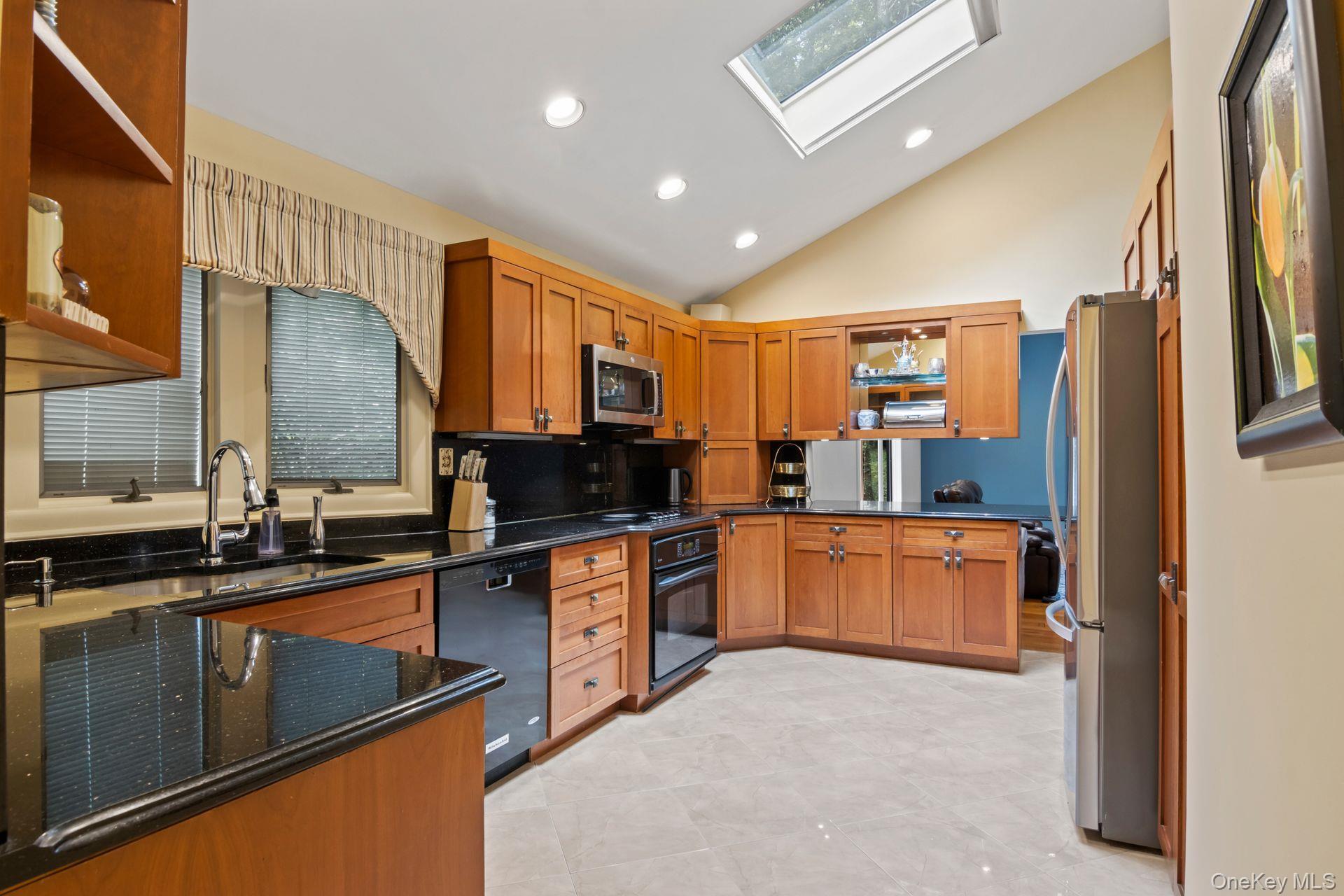 Single Family Bluebird Suffolk County, NY 11743, MLS-919701-28