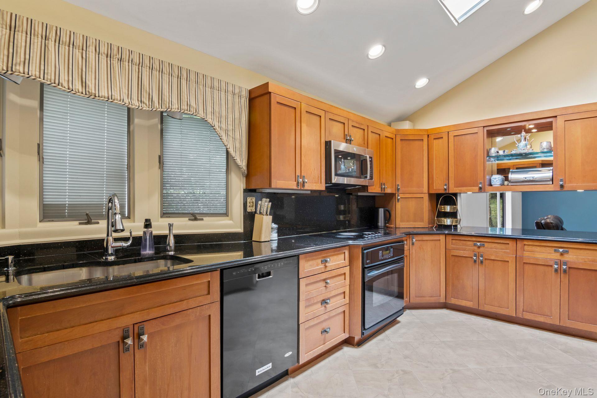 Single Family Bluebird Suffolk County, NY 11743, MLS-919701-29