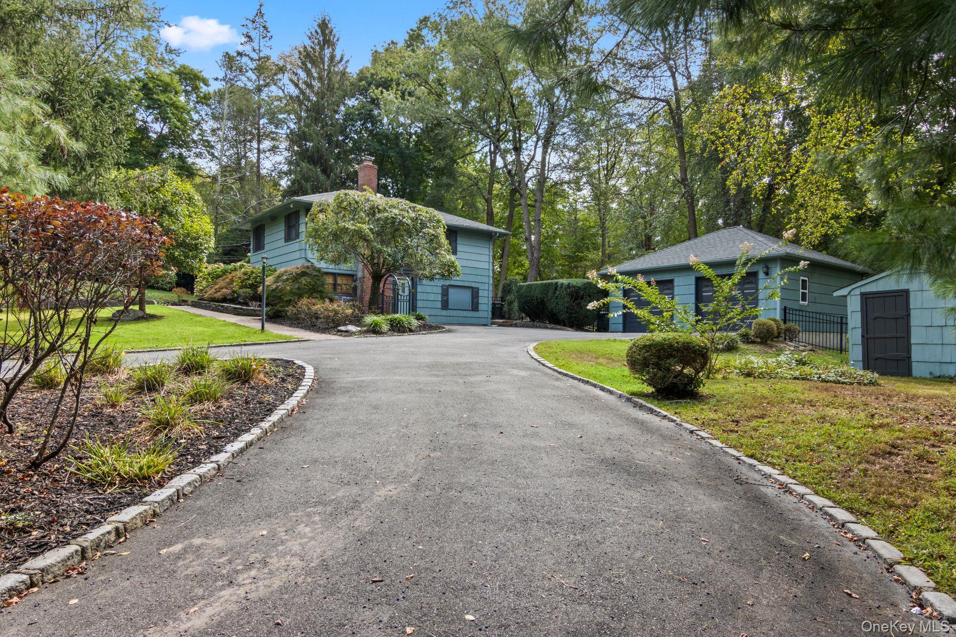 Single Family Bluebird Suffolk County, NY 11743, MLS-919701-3