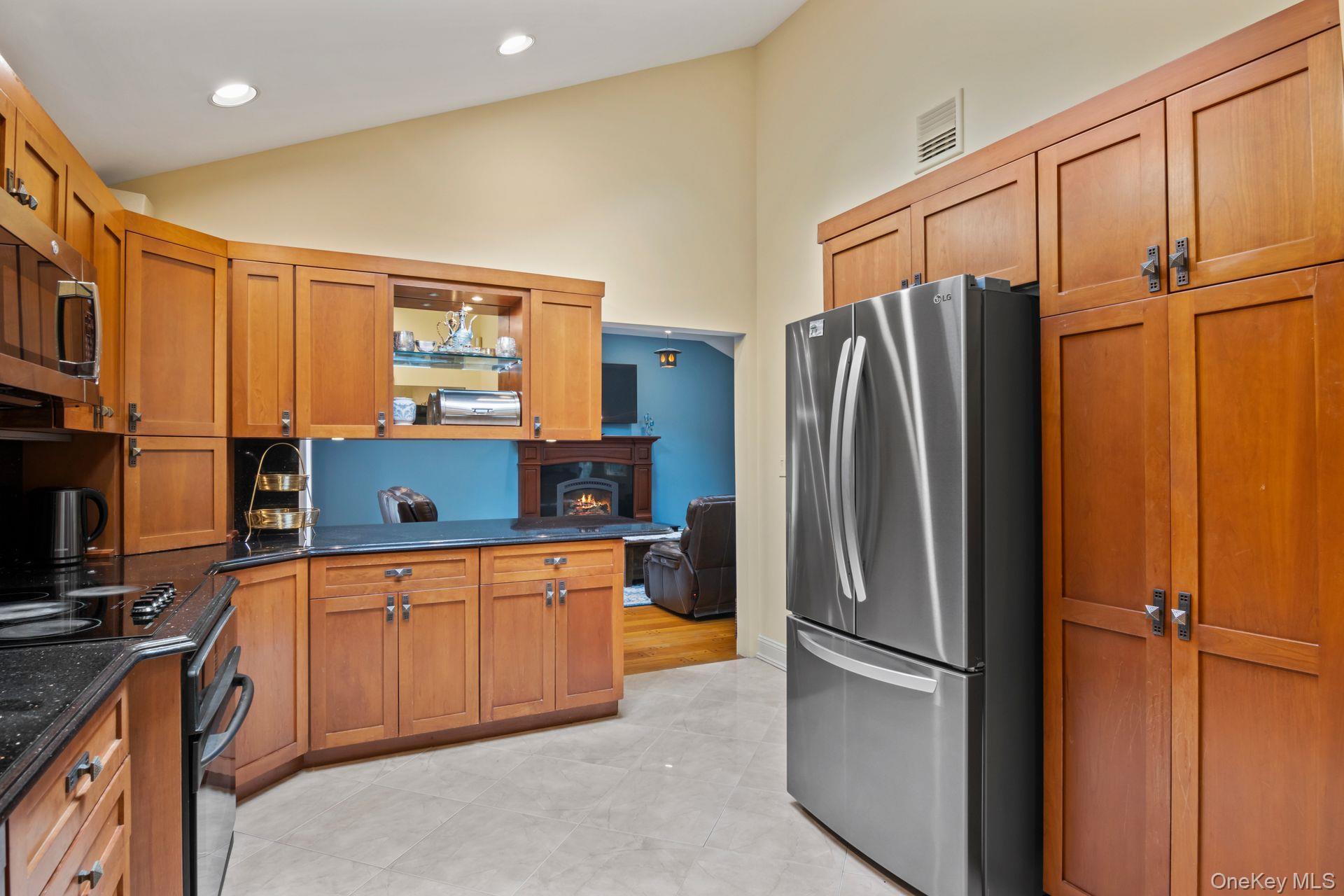 Single Family Bluebird  Suffolk County, NY 11743, MLS-919701-34