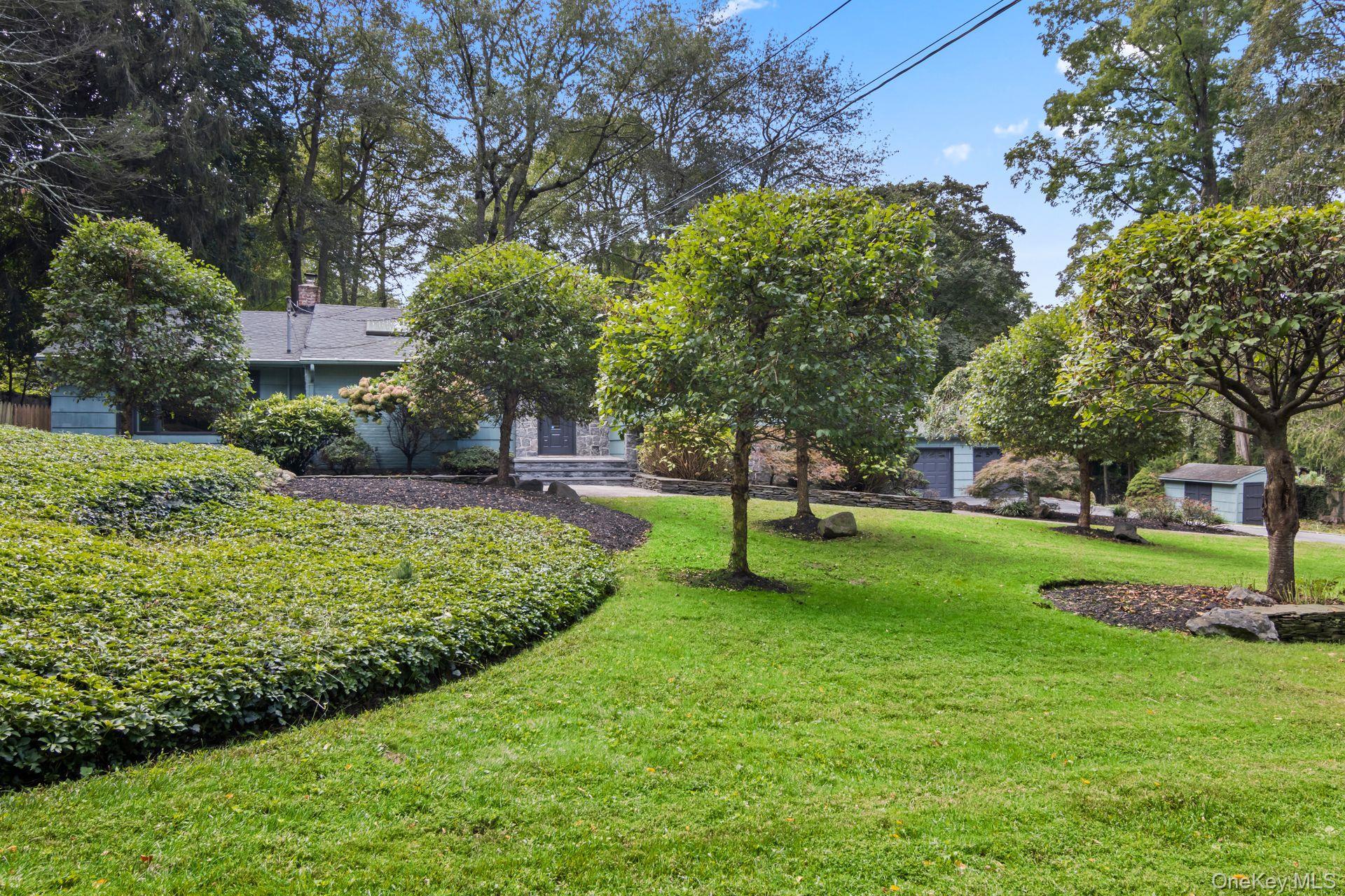 Single Family Bluebird Suffolk County, NY 11743, MLS-919701-4