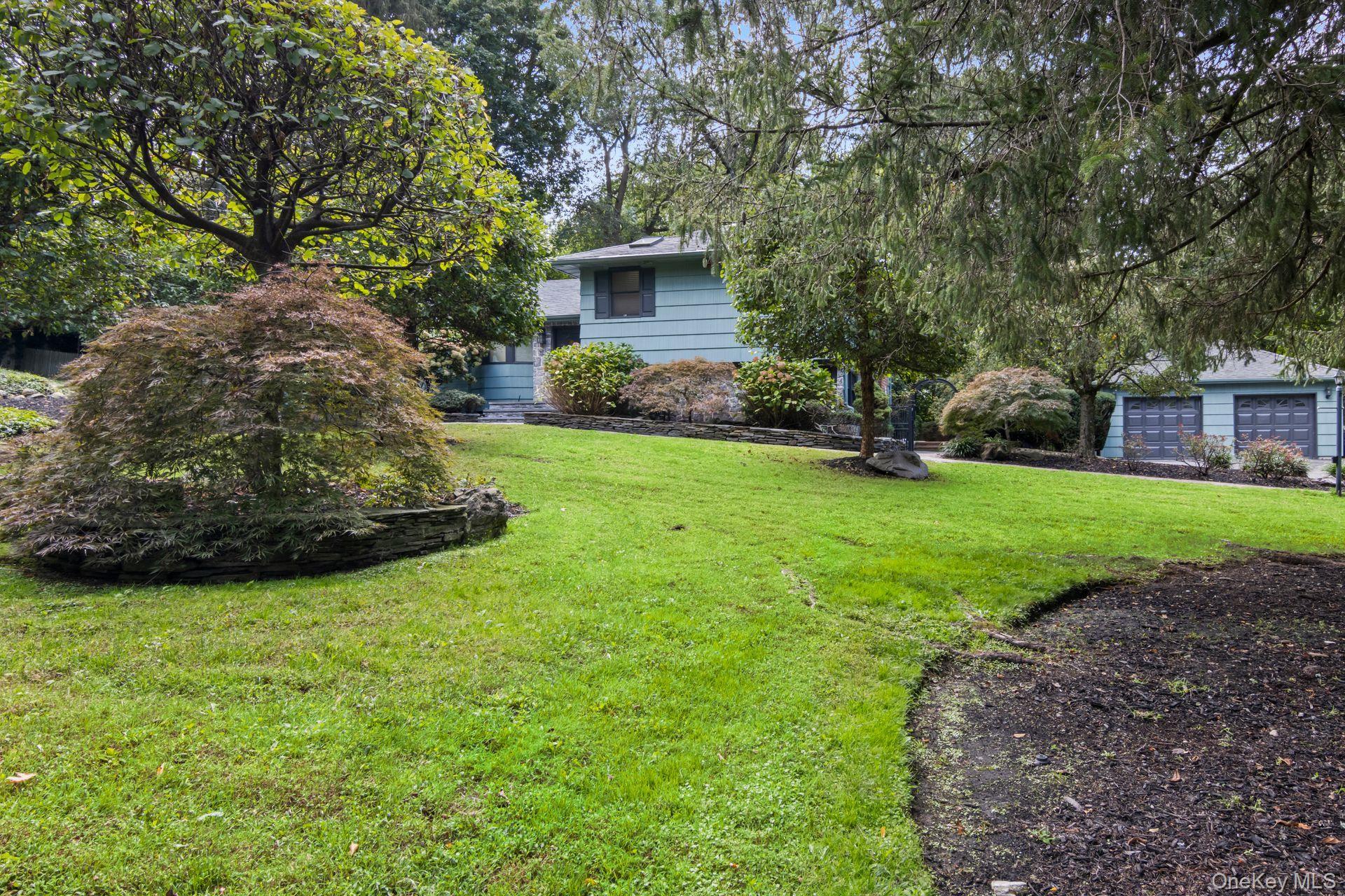 Single Family Bluebird Suffolk County, NY 11743, MLS-919701-5