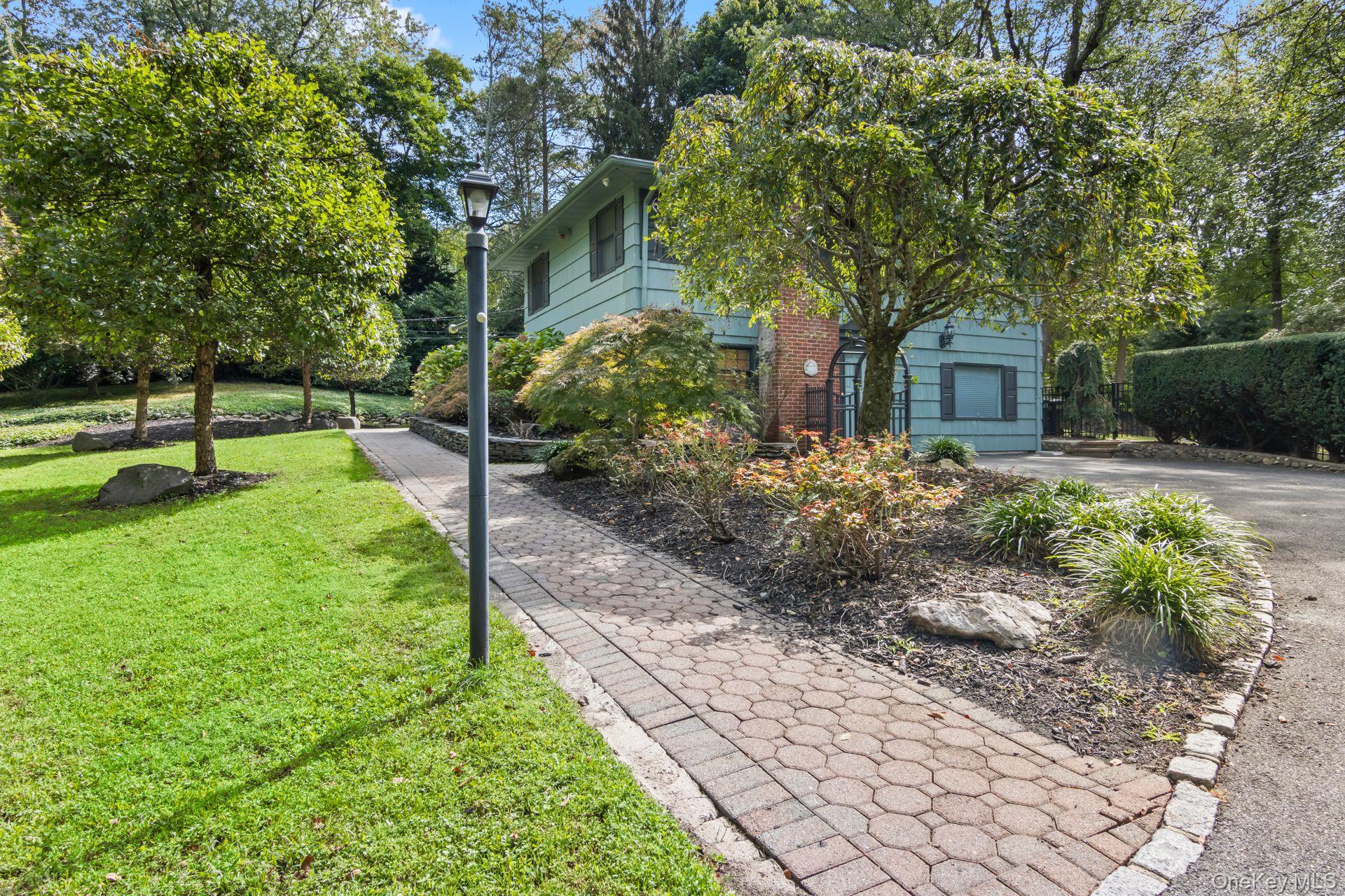 Single Family Bluebird Suffolk County, NY 11743, MLS-919701-6