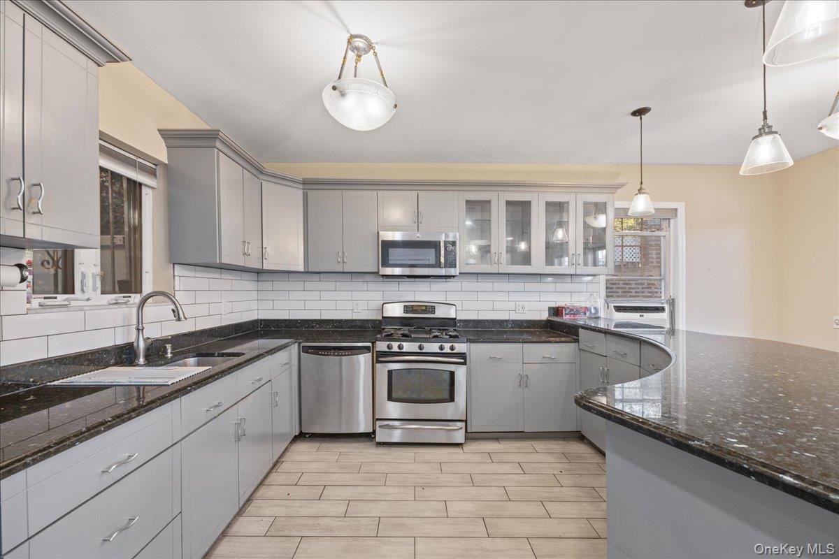 Single Family Irwin  Bronx, NY 10463, MLS-919749-16