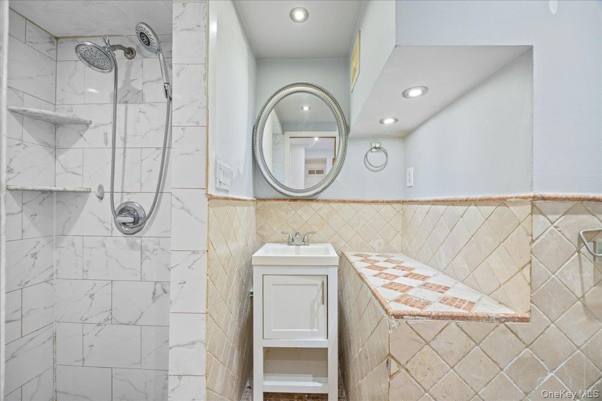 Single Family Irwin  Bronx, NY 10463, MLS-919749-8