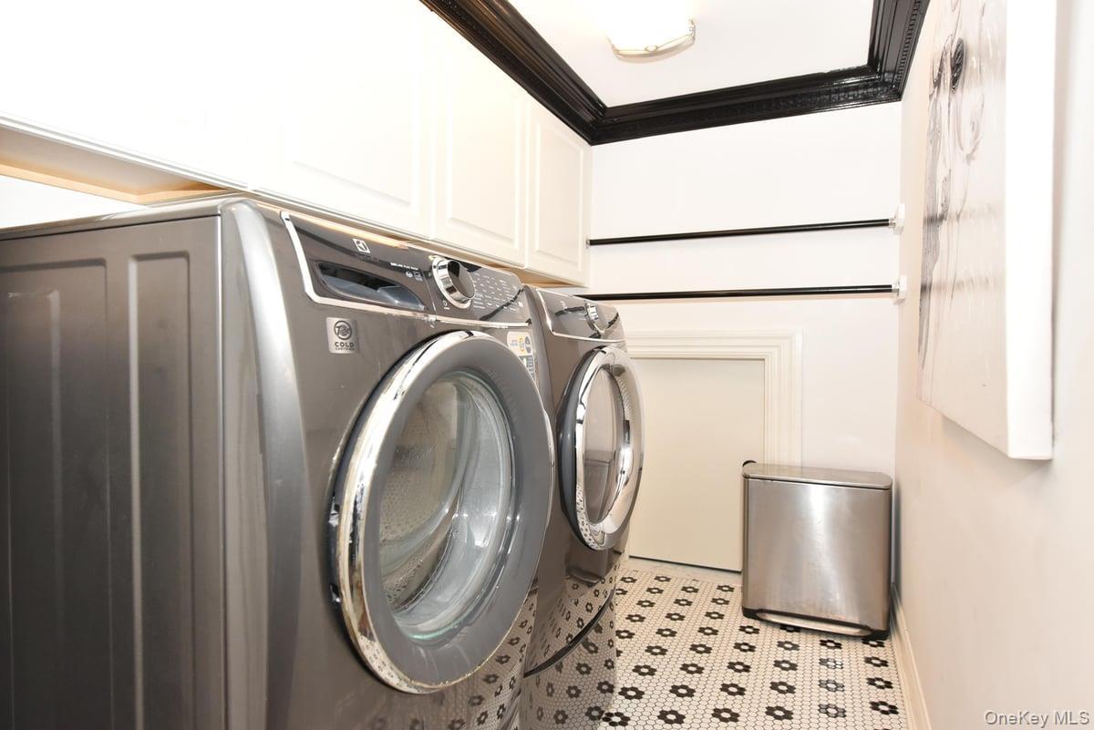 Single Family Monroe  Nassau County, NY 11710, MLS-919769-35