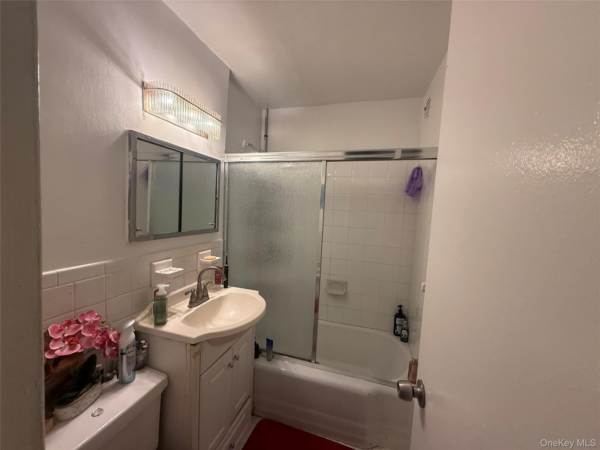 Condo Leverich  Queens, NY 11372, MLS-919896-17