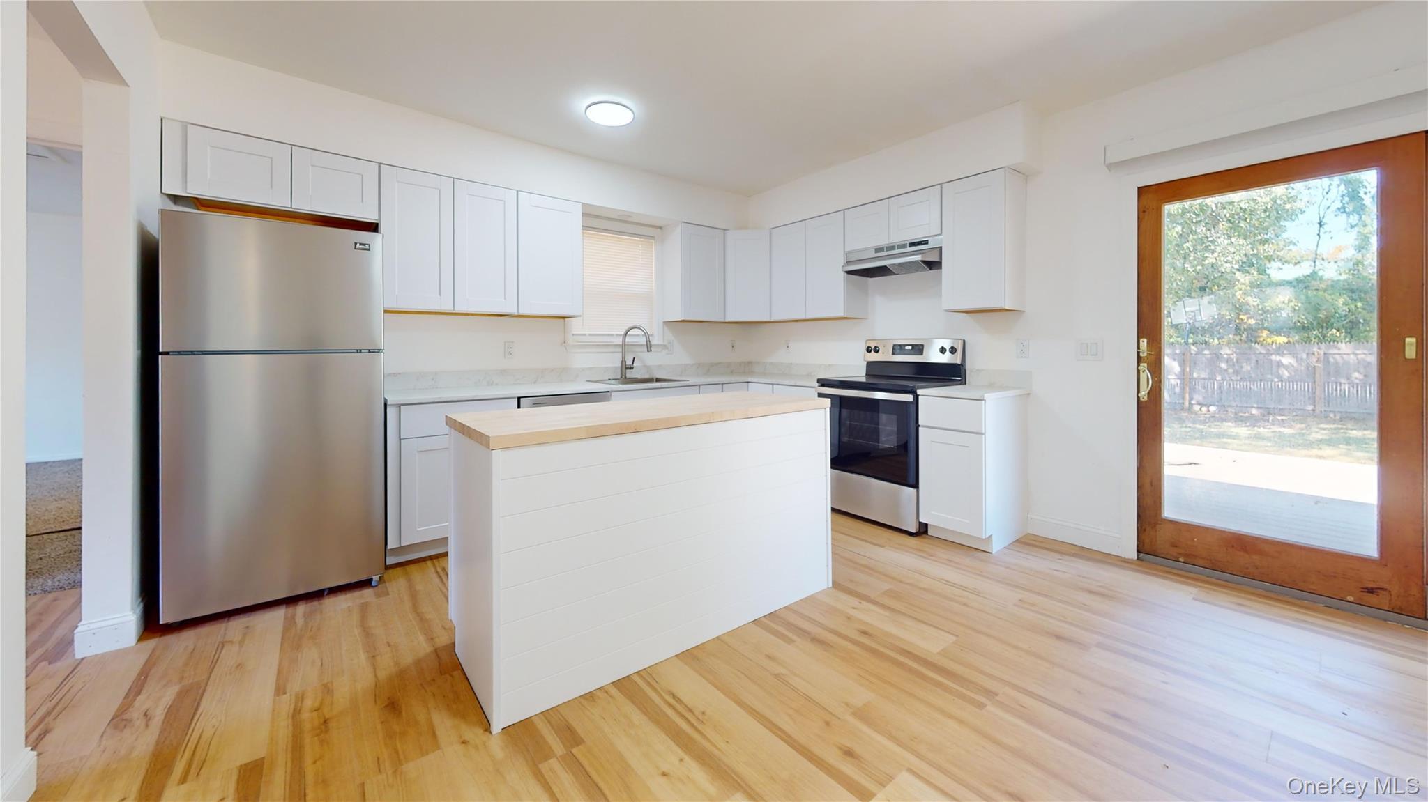 Single Family Brushwood  Suffolk County, NY 11967, MLS-919908-10