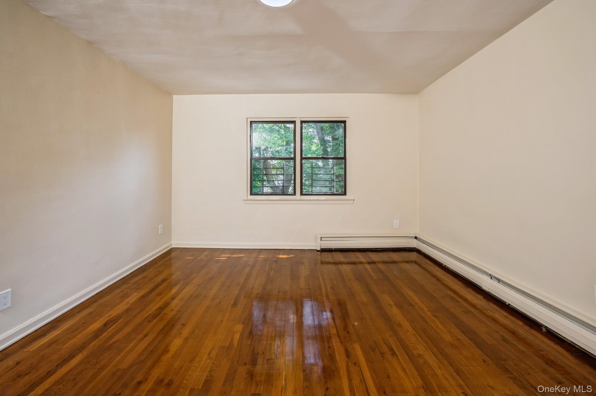 Single Family East 219th Bronx, NY 10469, MLS-919922-17