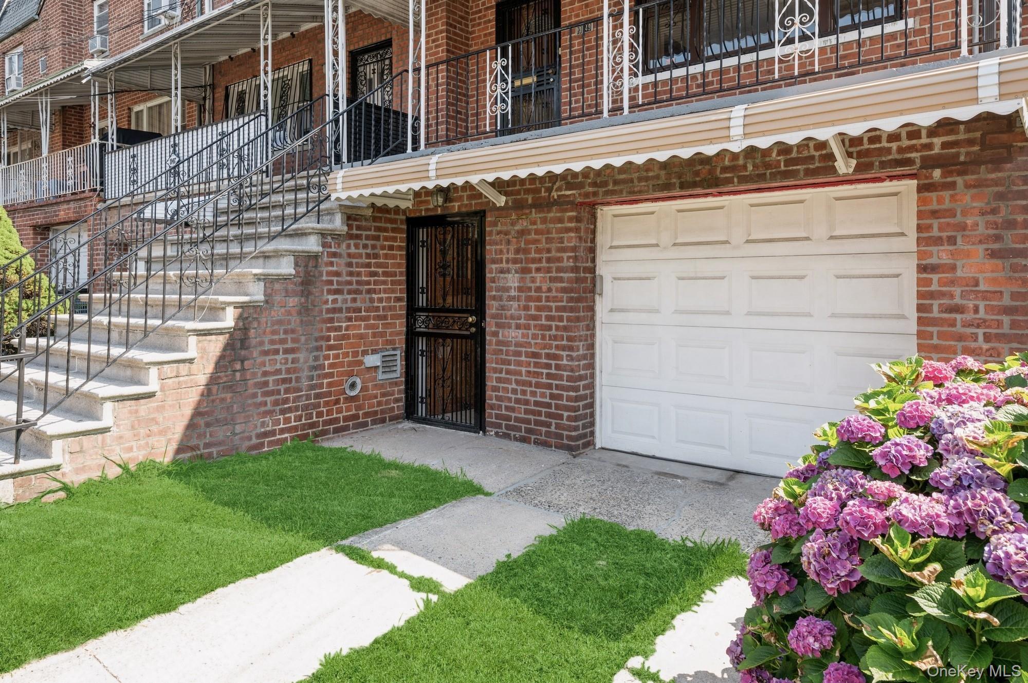 Single Family East 219th Bronx, NY 10469, MLS-919922-21