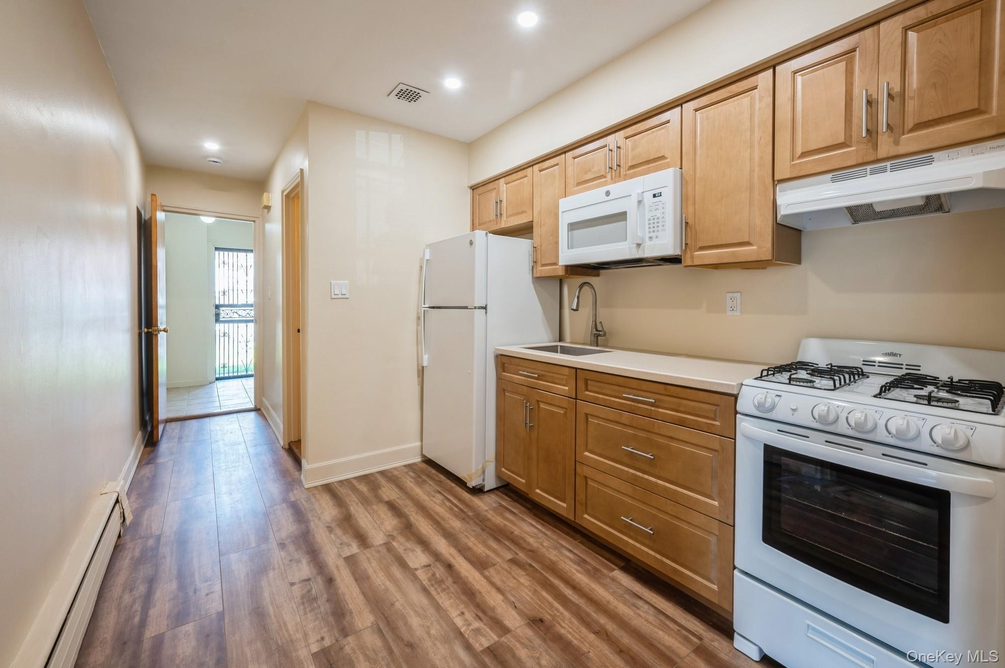 Single Family East 219th Bronx, NY 10469, MLS-919922-22