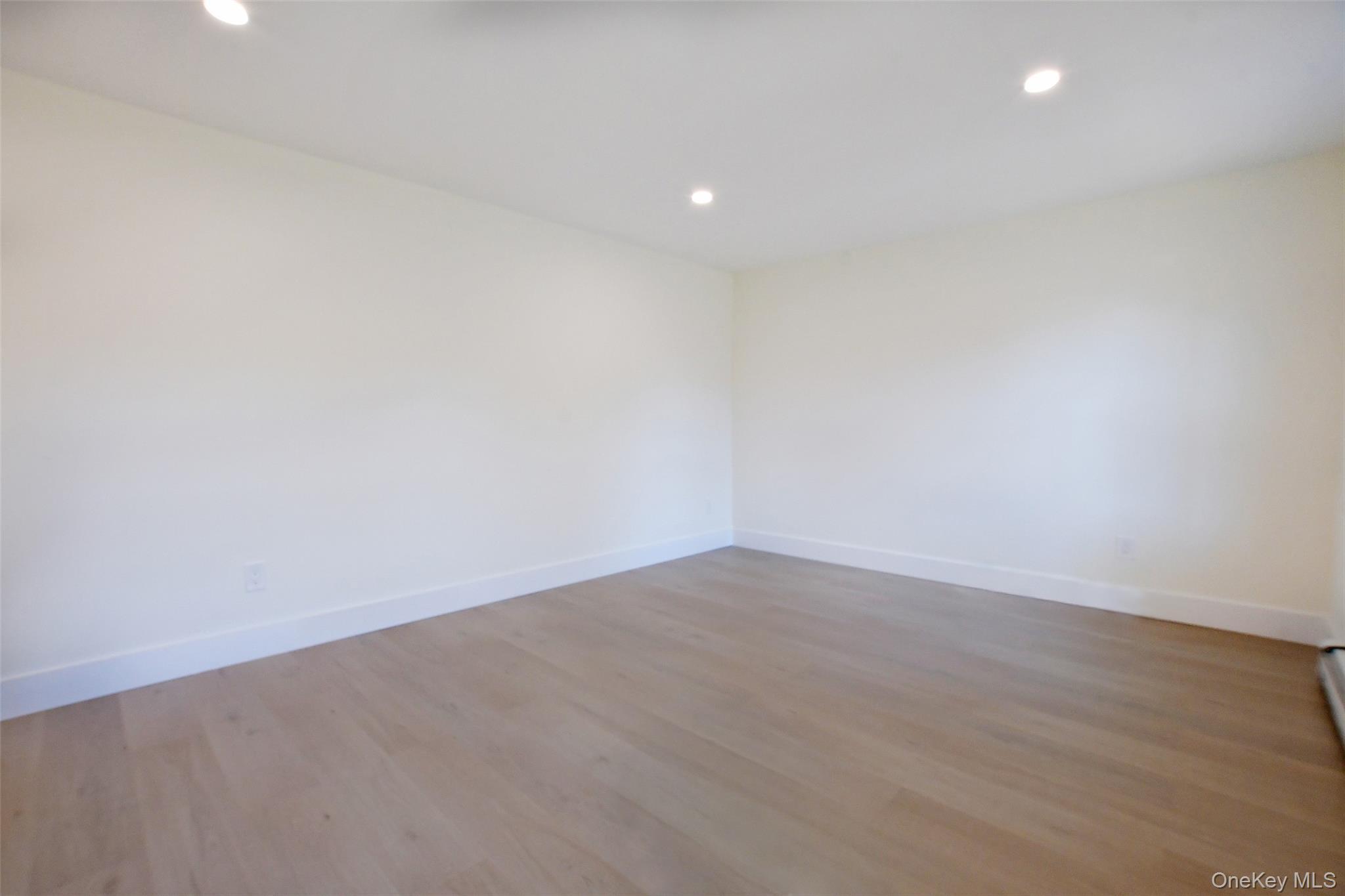 Single Family Spurwoods  Suffolk County, NY 11738, MLS-919960-25