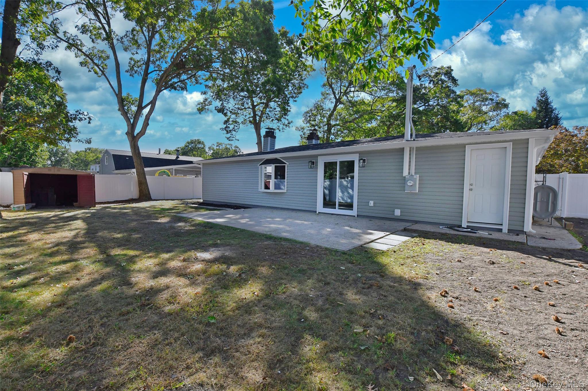 Single Family Spurwoods  Suffolk County, NY 11738, MLS-919960-35