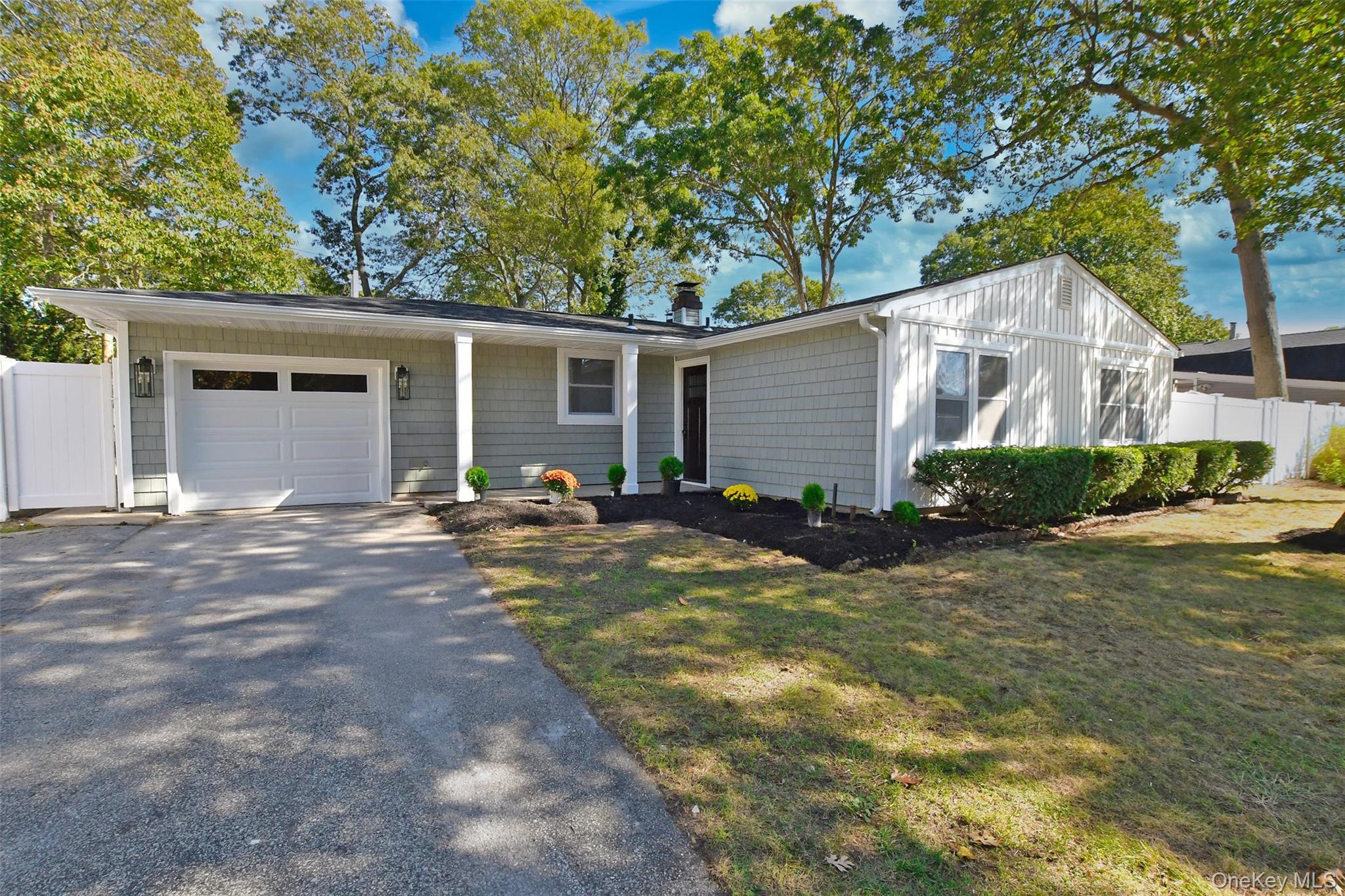 Single Family Spurwoods  Suffolk County, NY 11738, MLS-919960-4