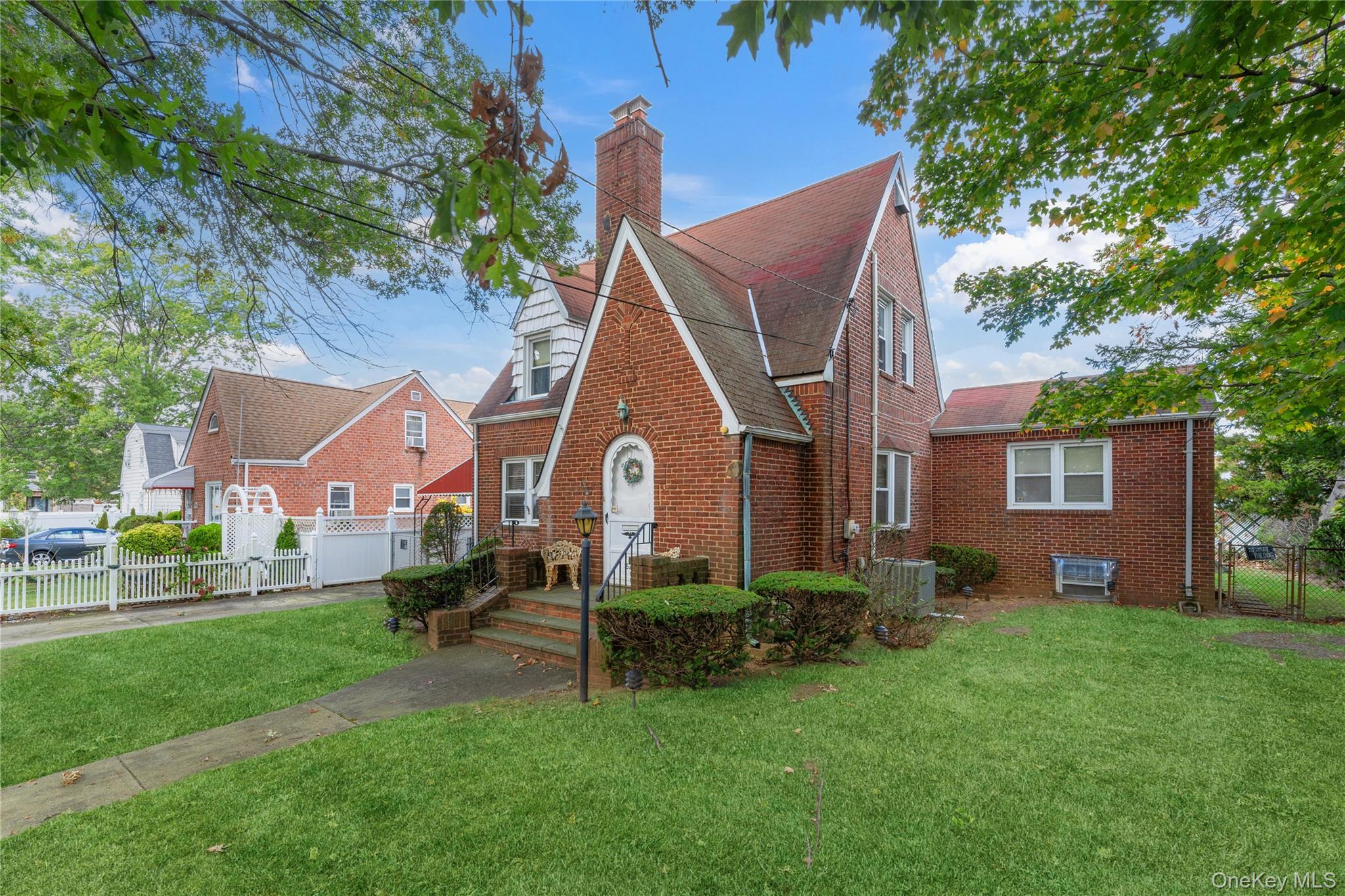 Single Family Surprise  Nassau County, NY 11003, MLS-919999-26