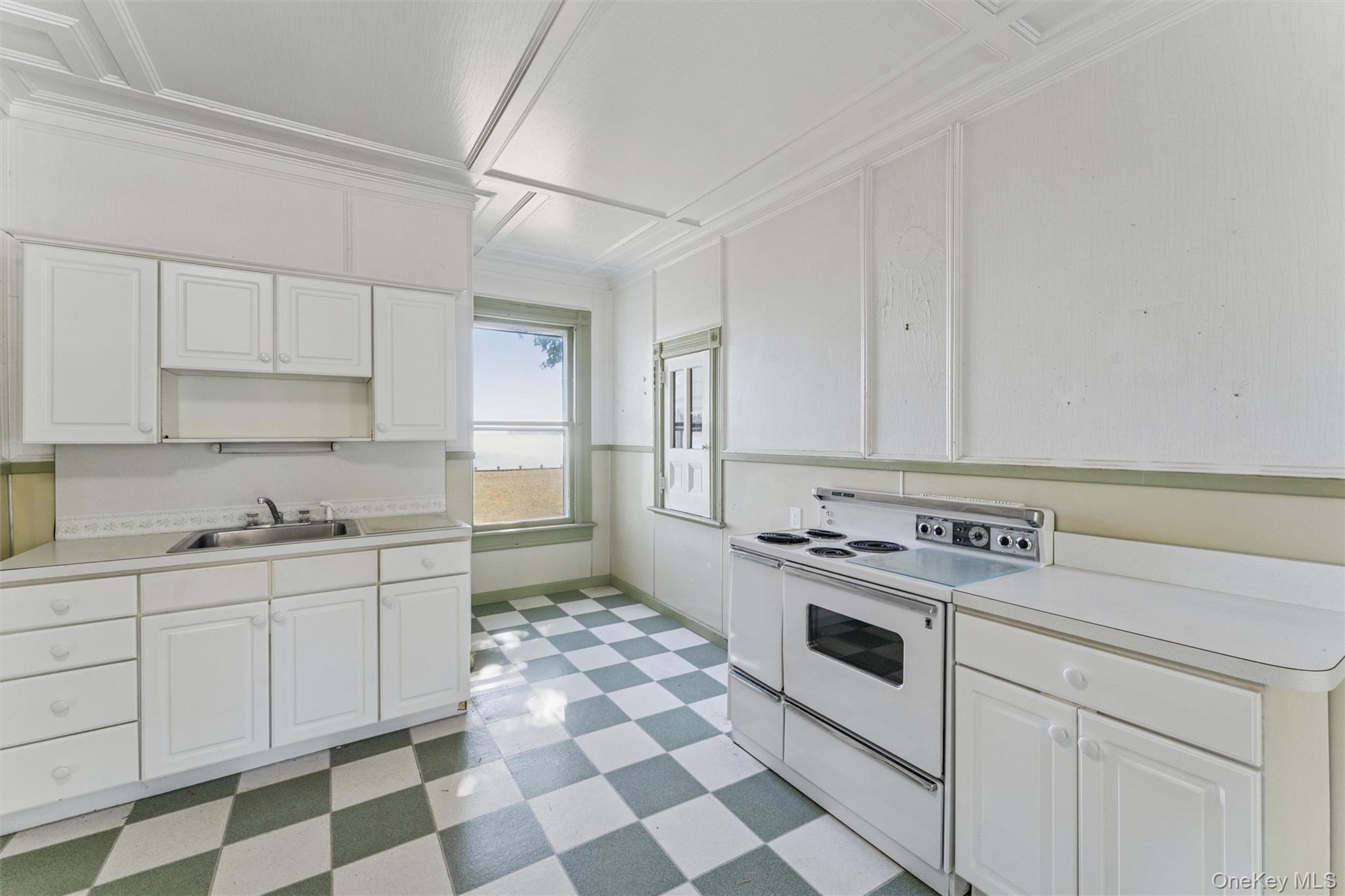 Single Family S Bay Ave Suffolk County, NY 11941, MLS-920044-8