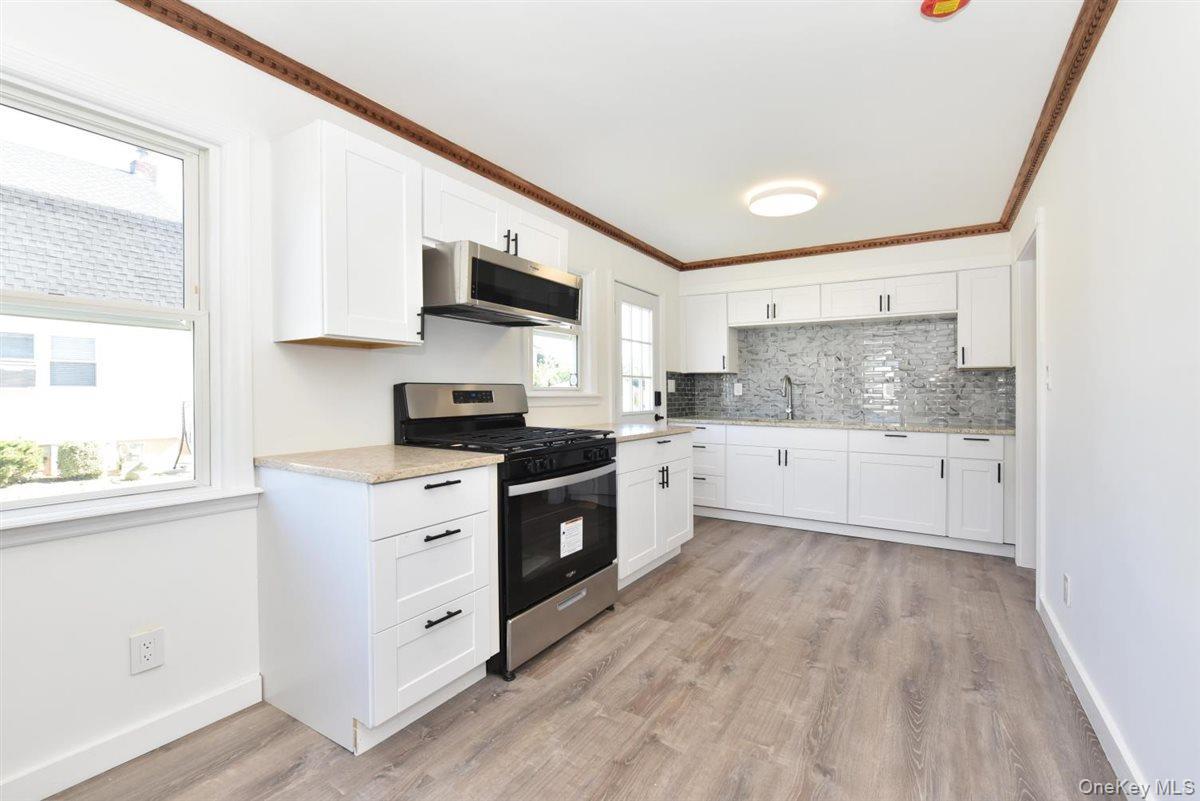 Single Family Pinebrook  Nassau County, NY 11552, MLS-920092-10