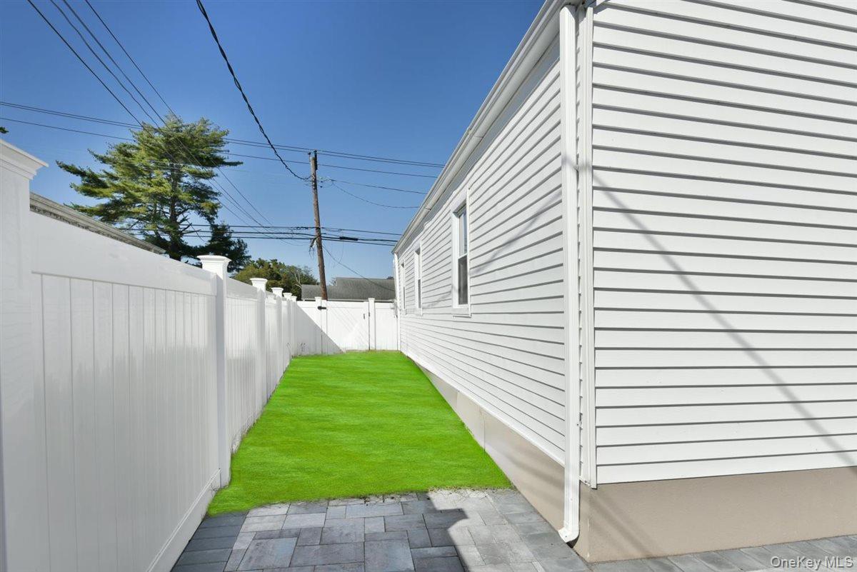 Single Family Pinebrook  Nassau County, NY 11552, MLS-920092-27