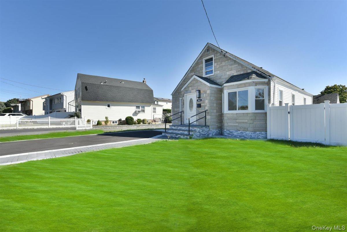 Single Family Pinebrook  Nassau County, NY 11552, MLS-920092-3