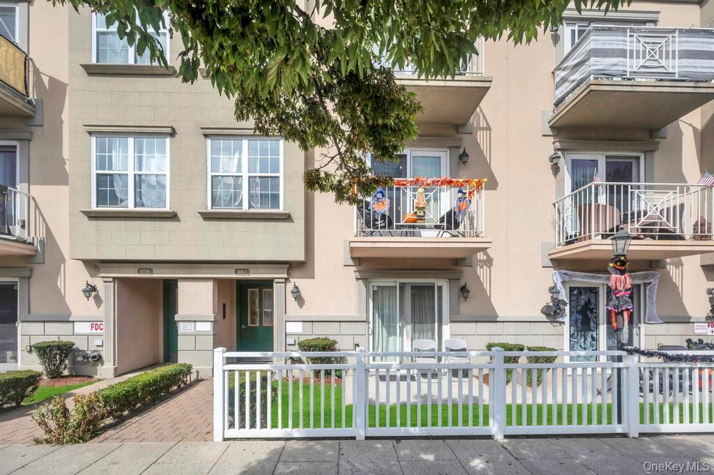 Condo Rockaway Beach  Queens, NY 11694, MLS-920111-2