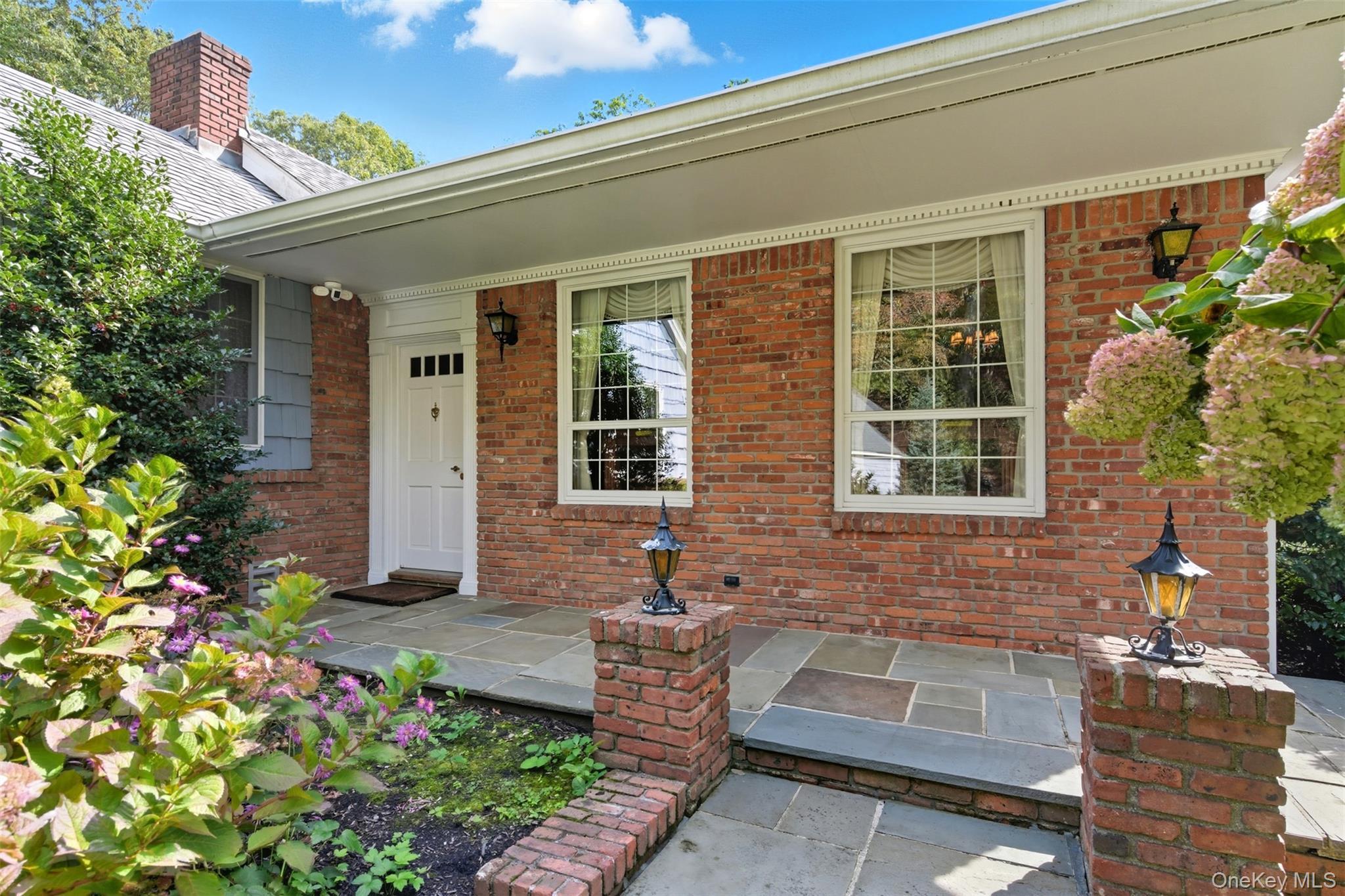 Single Family Manor Suffolk County, NY 11743, MLS-920116-12