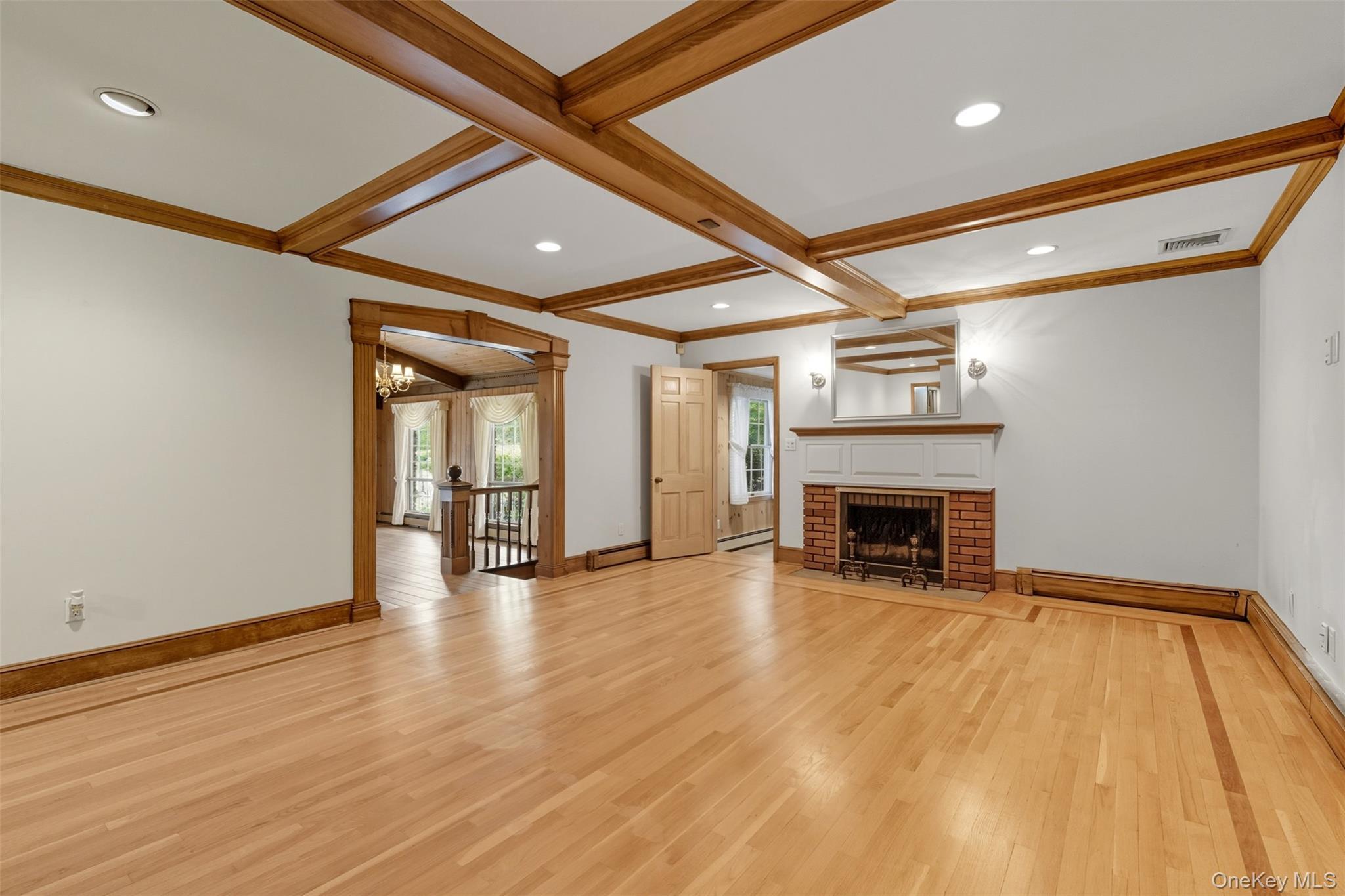 Single Family Manor Suffolk County, NY 11743, MLS-920116-18