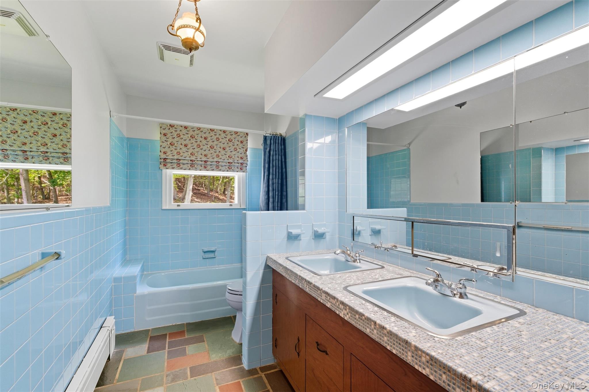 Single Family Manor Suffolk County, NY 11743, MLS-920116-23