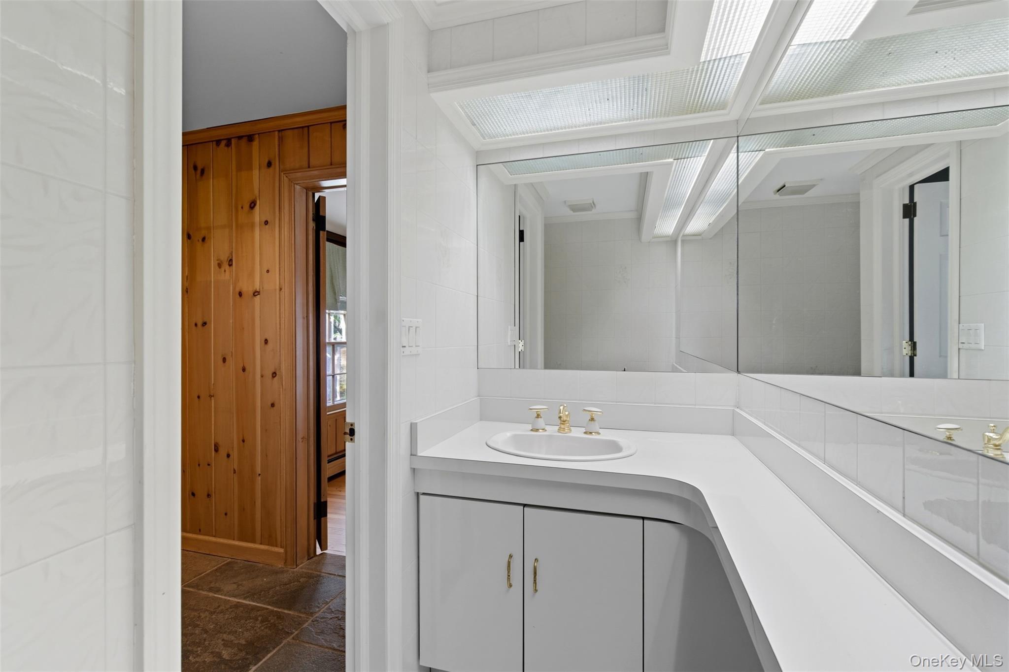 Single Family Manor Suffolk County, NY 11743, MLS-920116-27