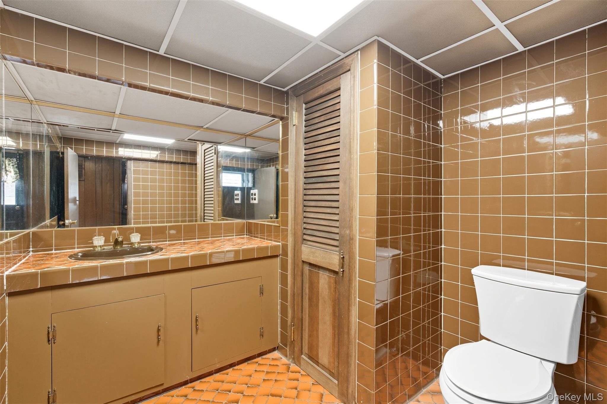 Single Family Manor Suffolk County, NY 11743, MLS-920116-32